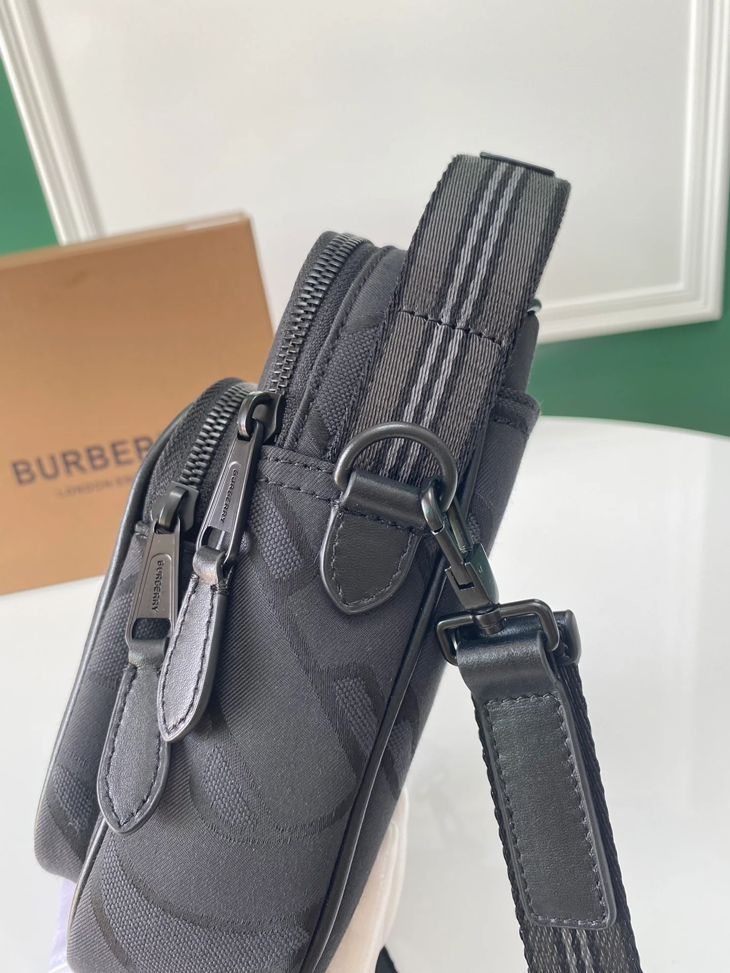 Burberry - Новейшая стильная сумка через плечо - 1