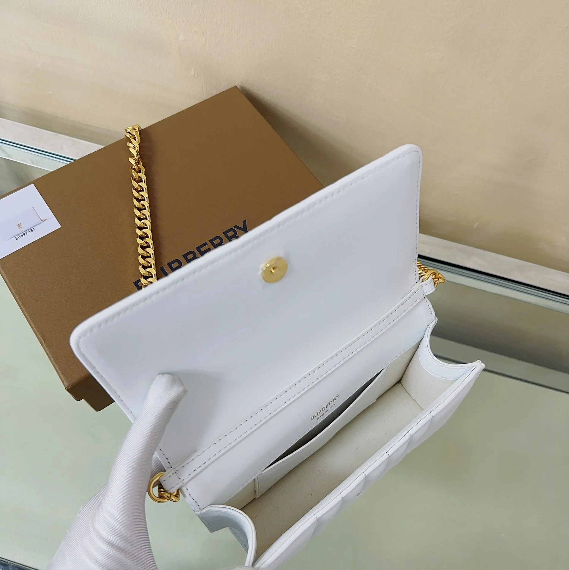 Сумка через плечо Burberry Lola из овечьей кожи - белая