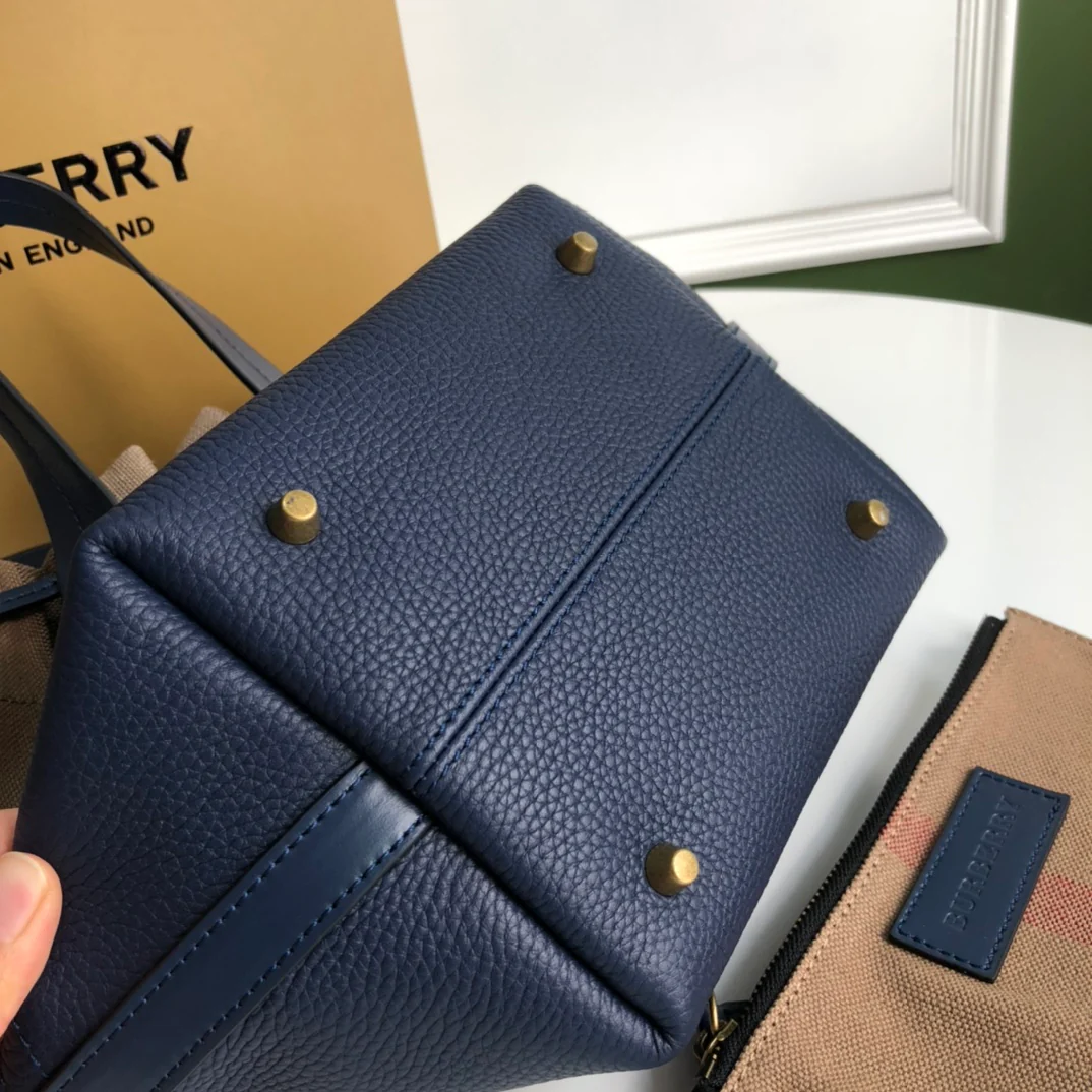 Сумка-ведро Burberry из канваса в клетку - черная