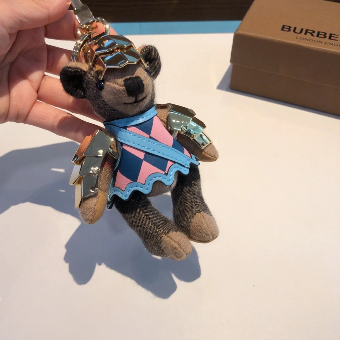 Burberry - Брелок в виде бронированного медведя