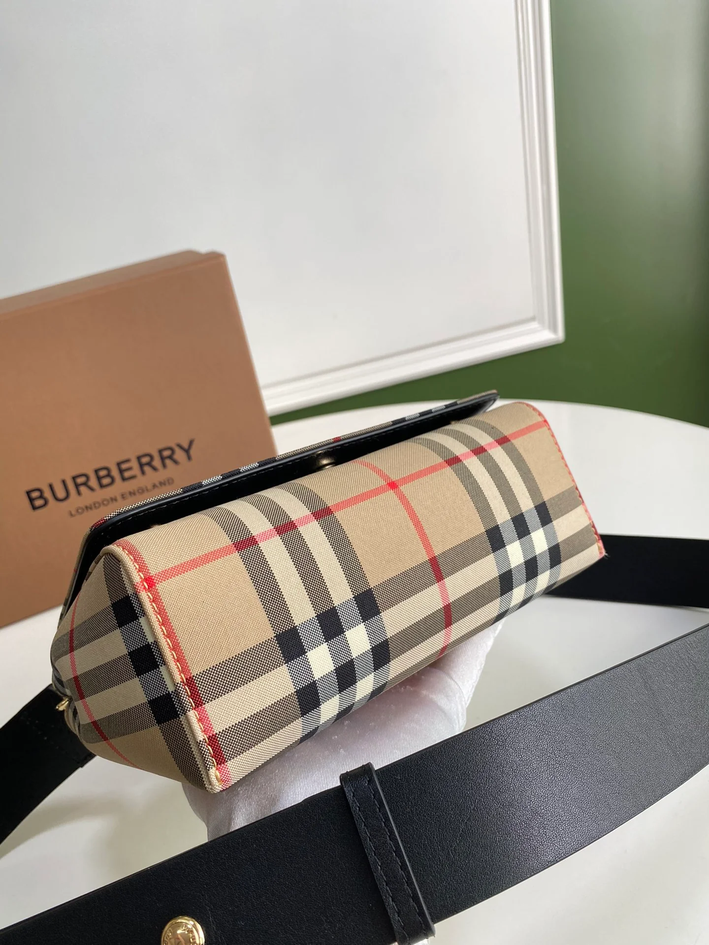 Сумка через плечо Burberry в винтажный клетчатый узор из кожи - 1 шт.