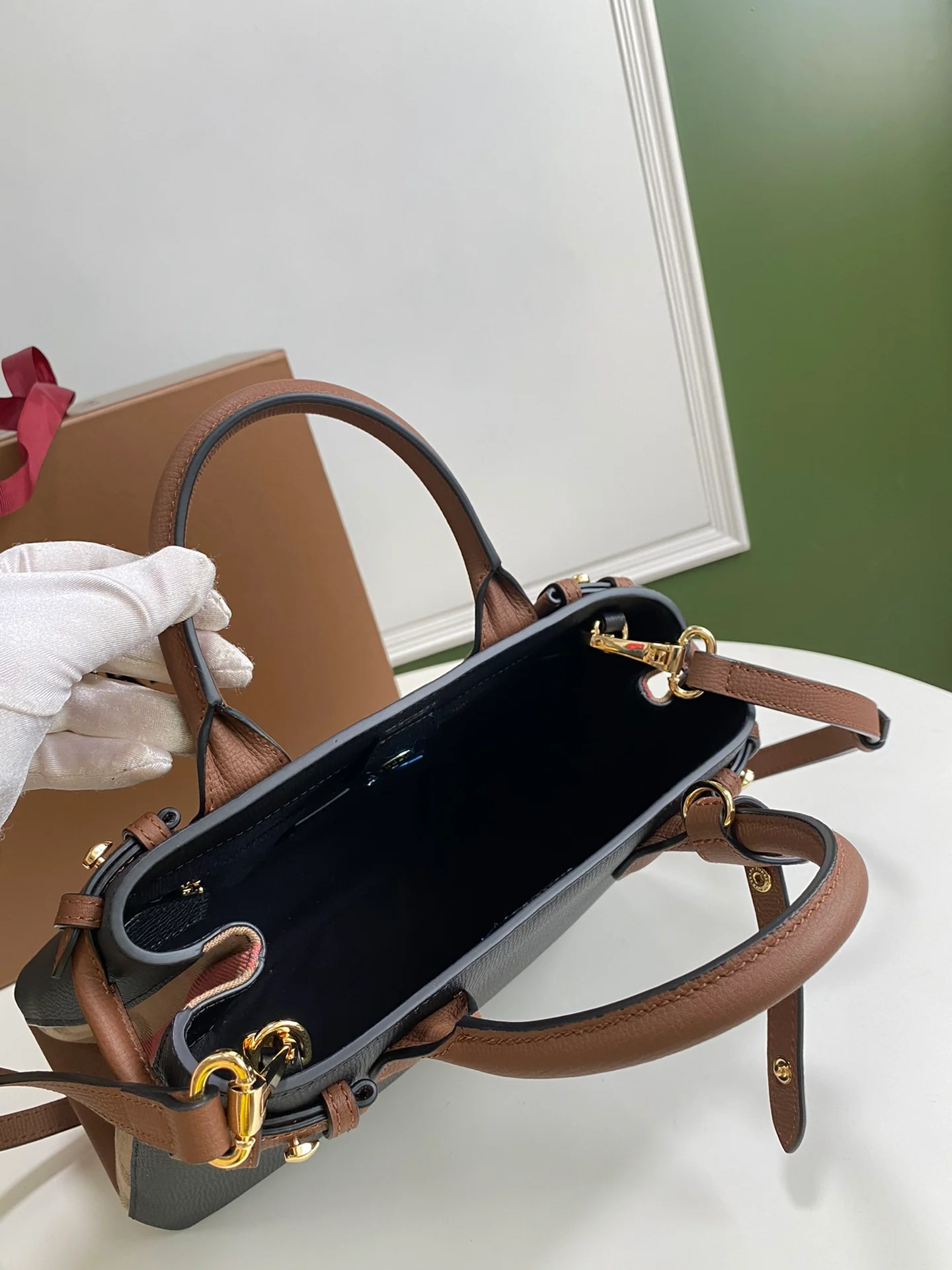 Сумка-тоут Burberry bbr-the-banner, маленькая, черная и коричневая.