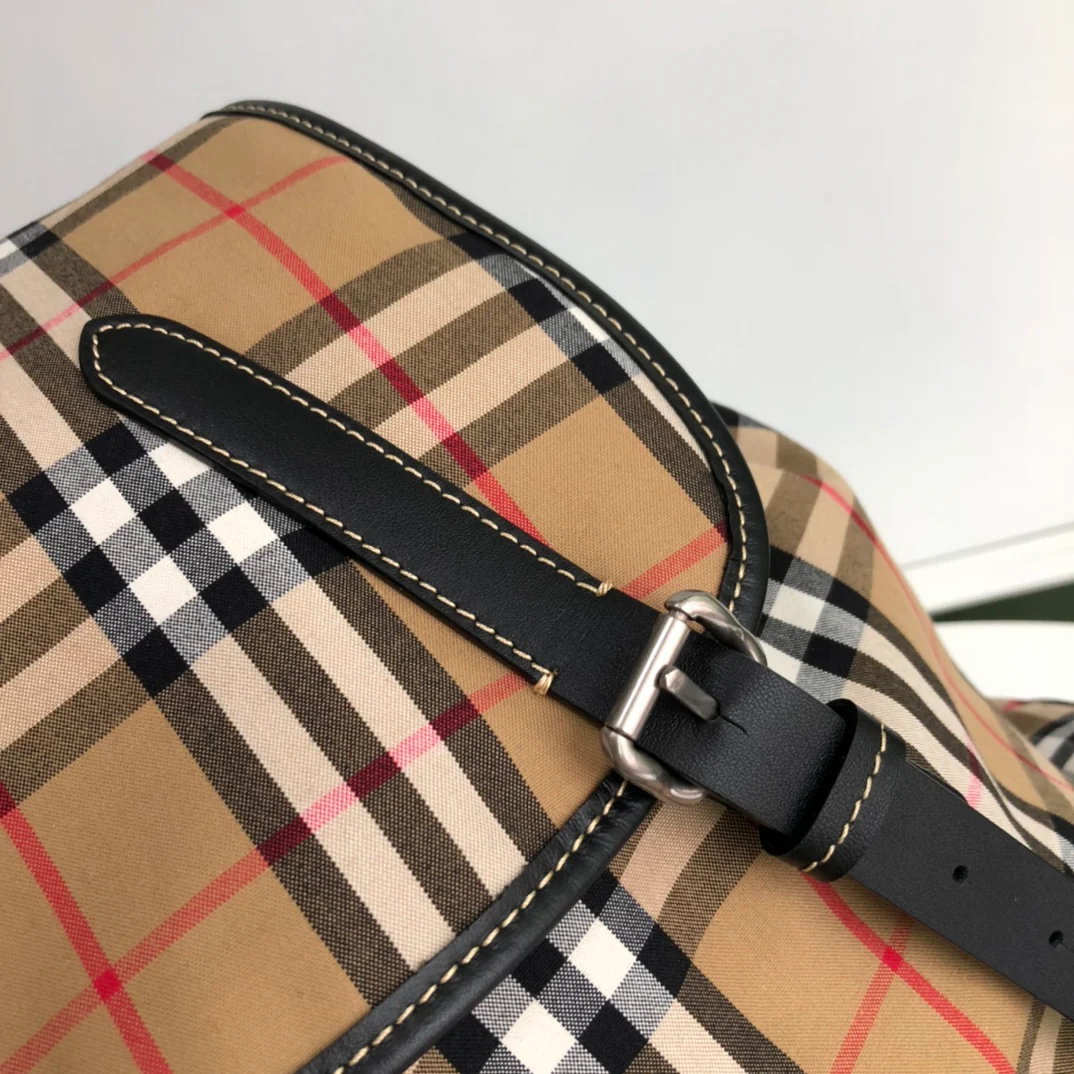 Большой мужской рюкзак Burberry в винтажную клетку.