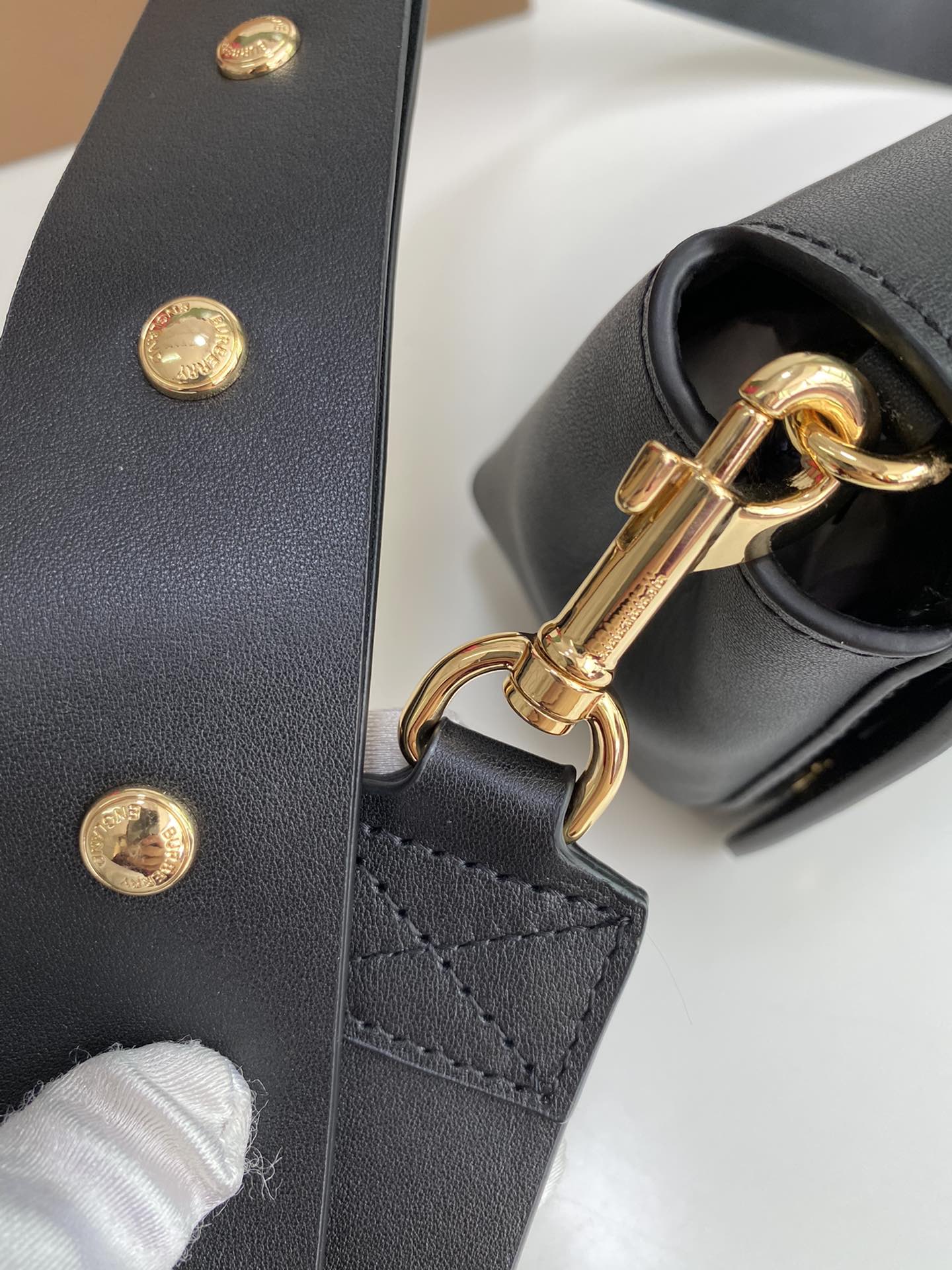 Винтажная кожаная сумка через плечо Burberry в клетку