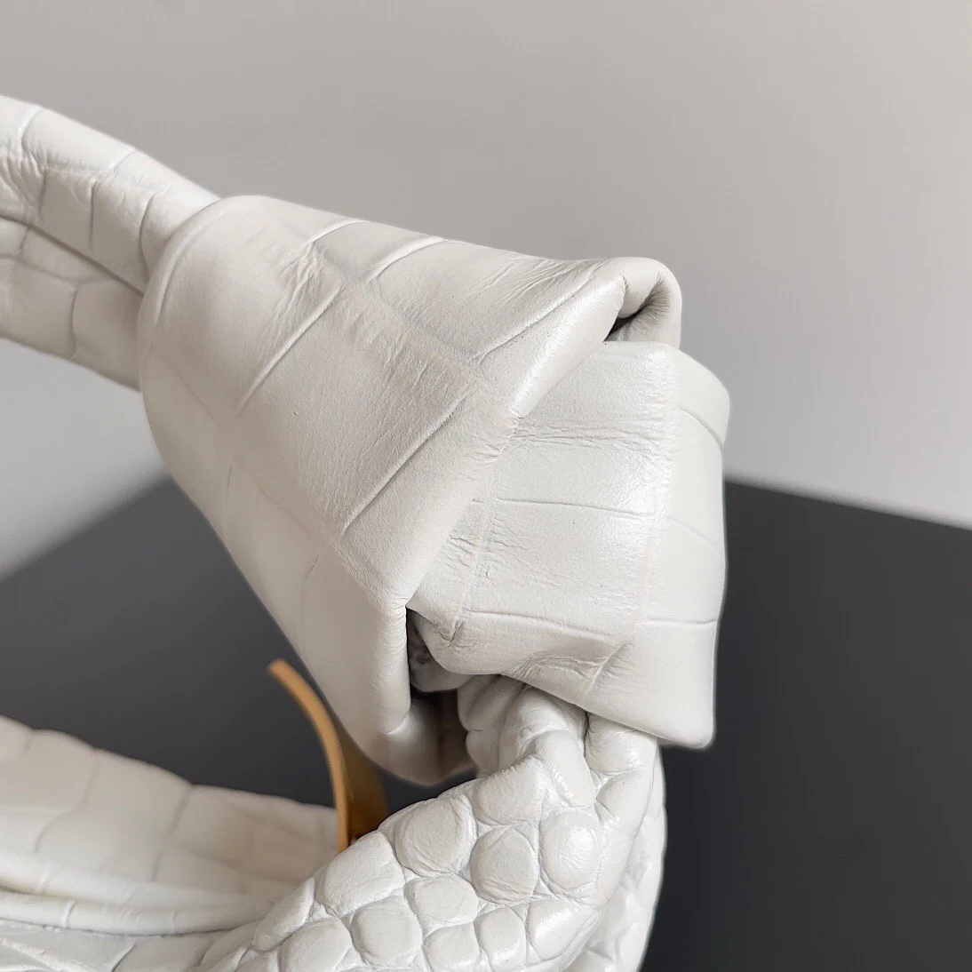 Сумочка BV Jodie из крокодиловой кожи - Мини - Белая