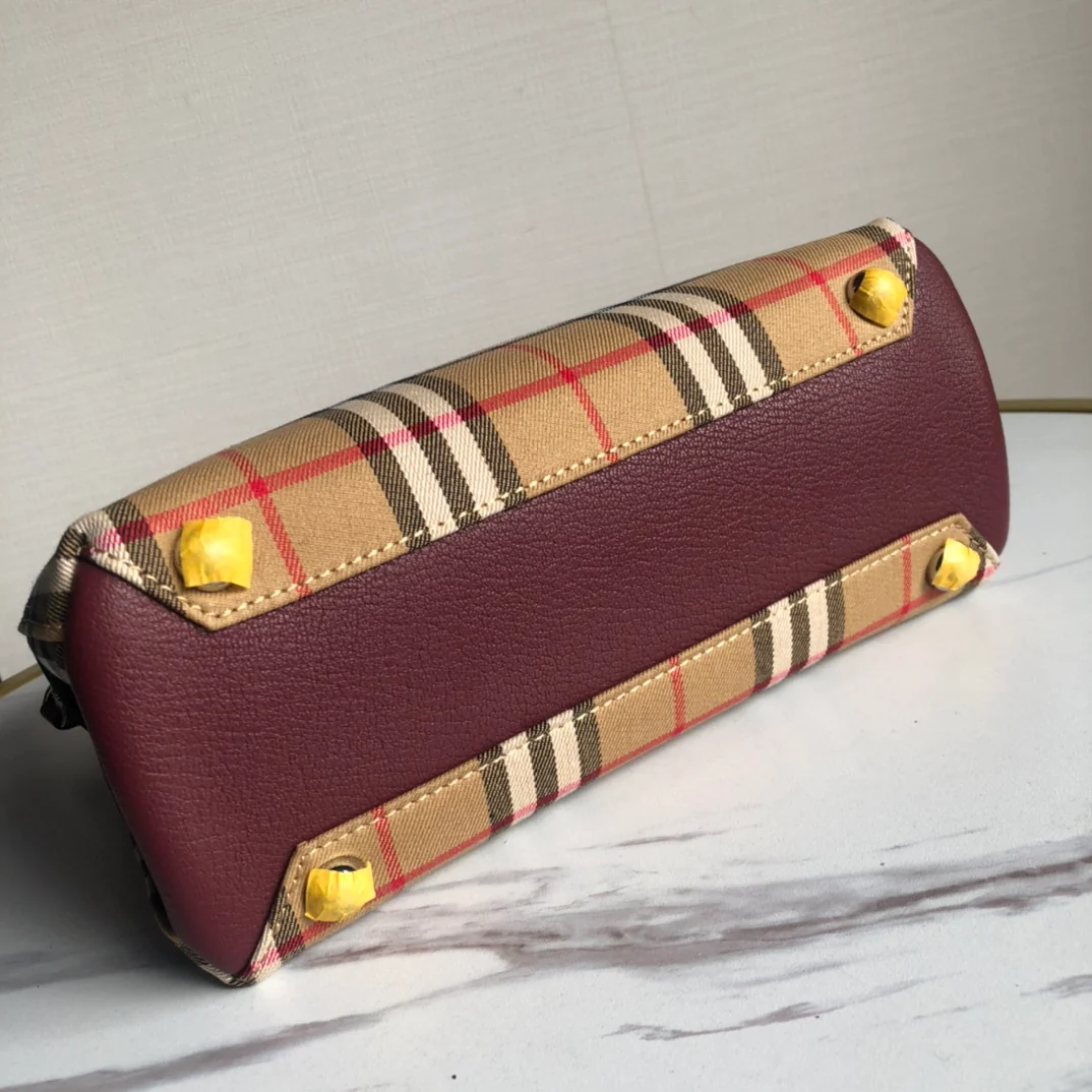 Сумка-тоут Burberry в винтажную клетку, маленькая, бордовая.