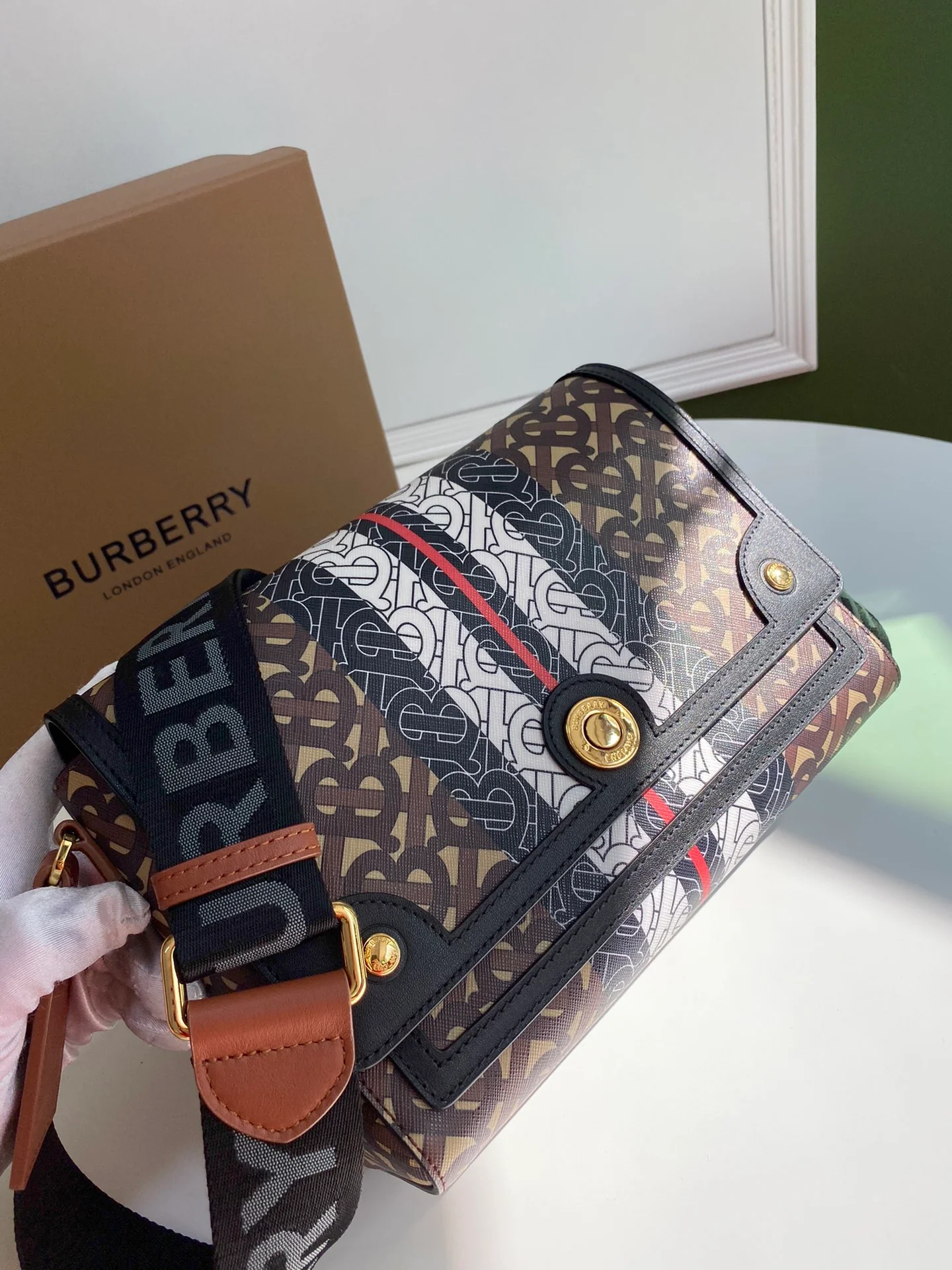 Burberry - версия Burberry - сумка через плечо