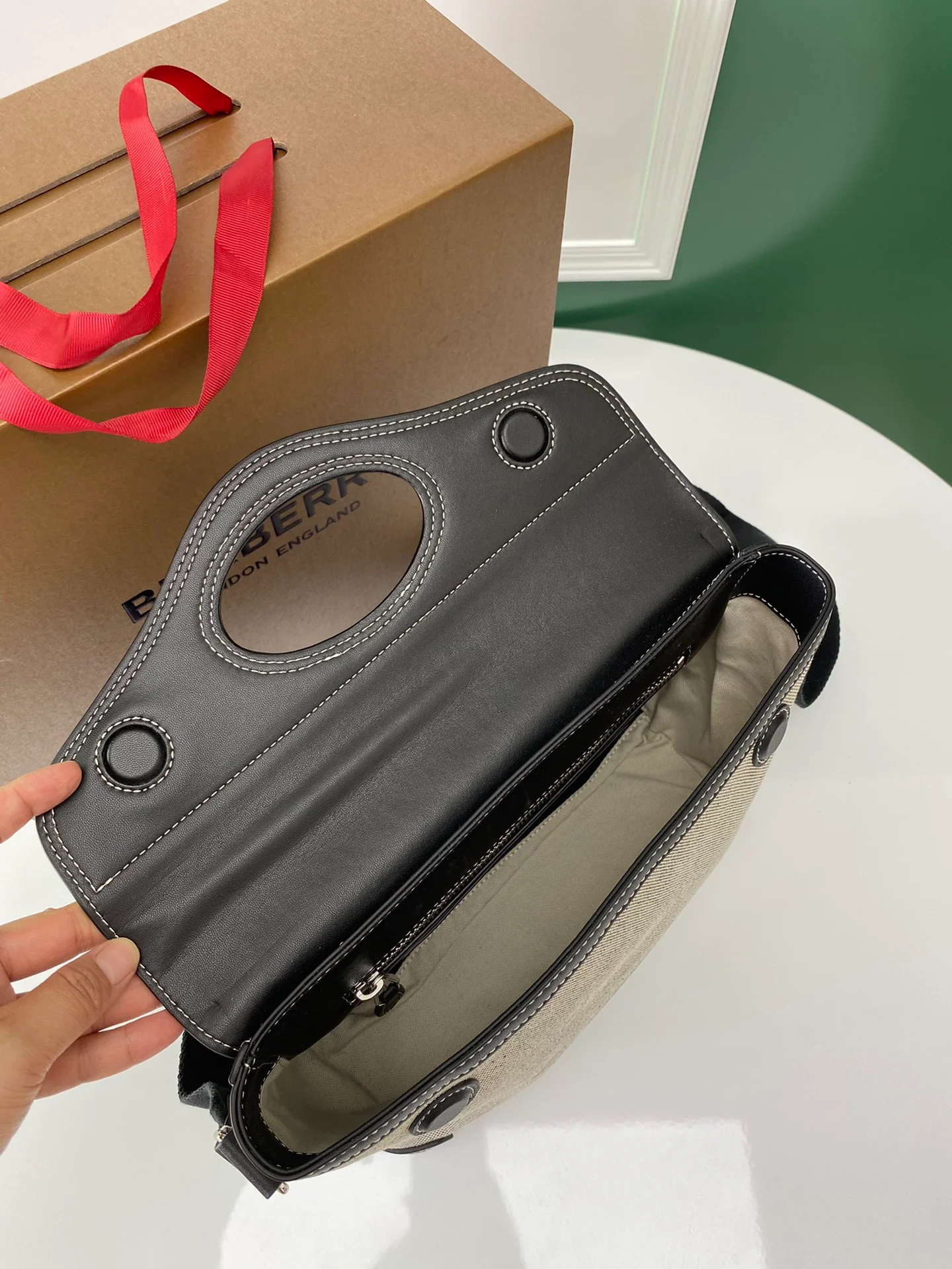 Новая сумка Burberry 2022 Pocket Bag - Postman