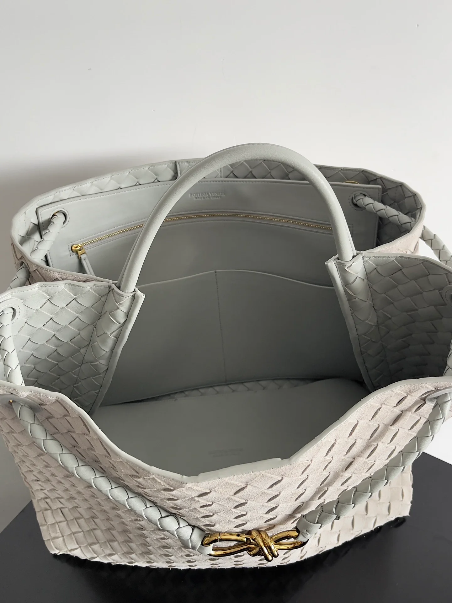 Замшевая сумка BV-andiamo — большая — серая