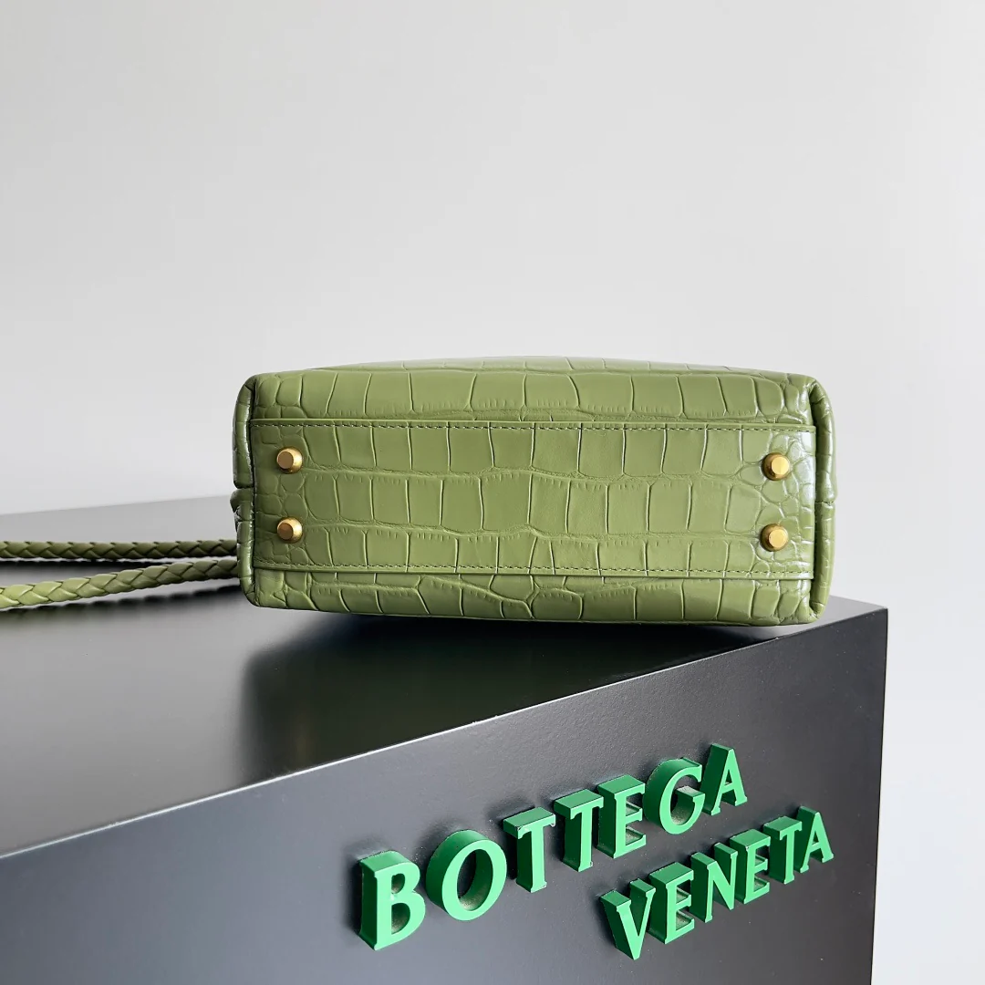 BV - Сумка Andiamo из крокодиловой кожи - зеленая