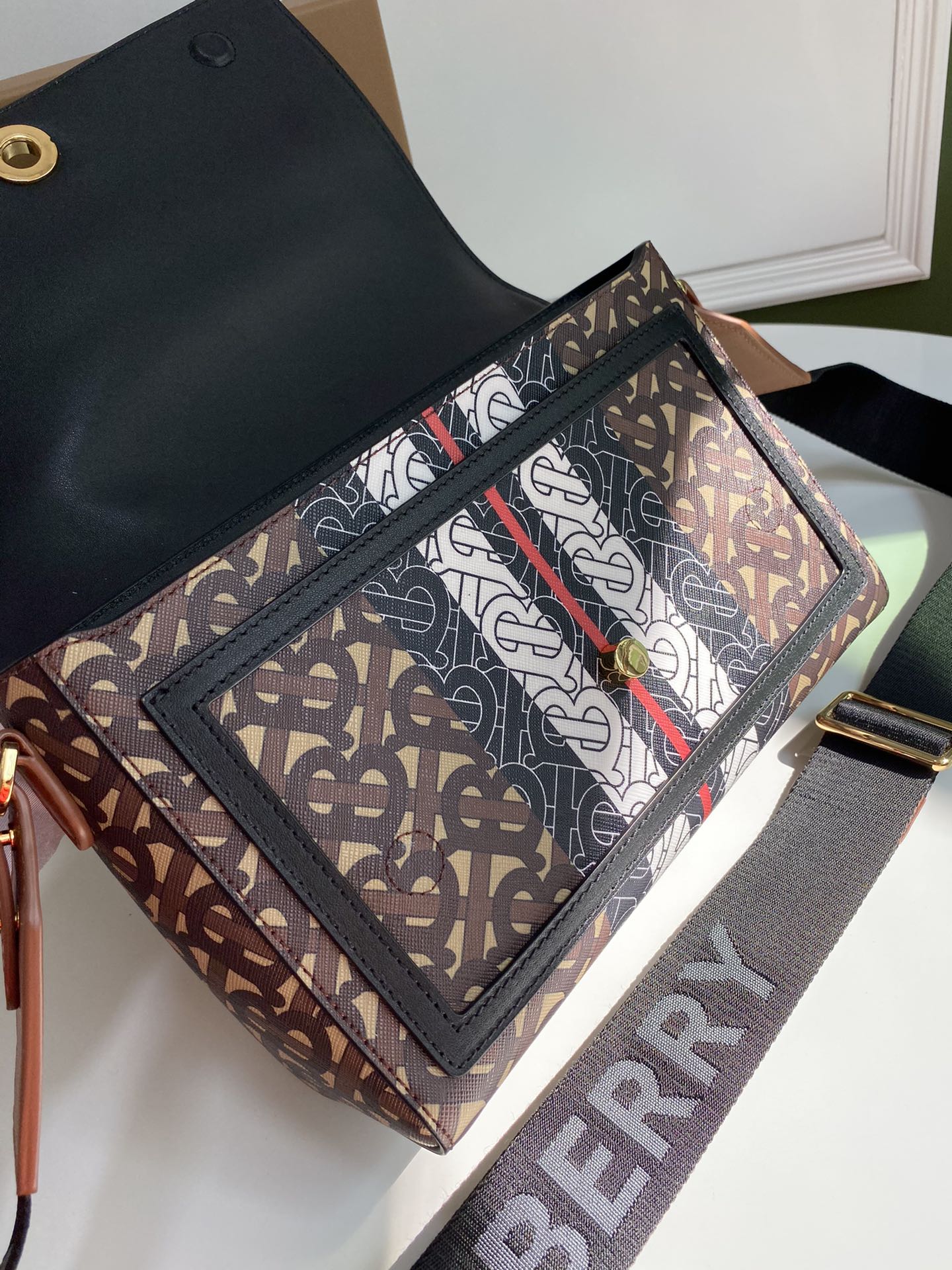 Burberry - версия Burberry - сумка через плечо