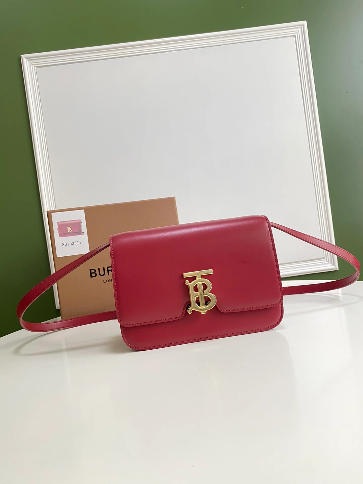 Сумка-письмо из коллекции Burberry TB - красная