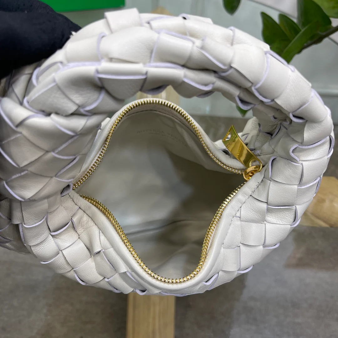 Круглая плетеная сумка-хобо BV Jodie с узлом - Размер 27x22x3 см - 10 шт.