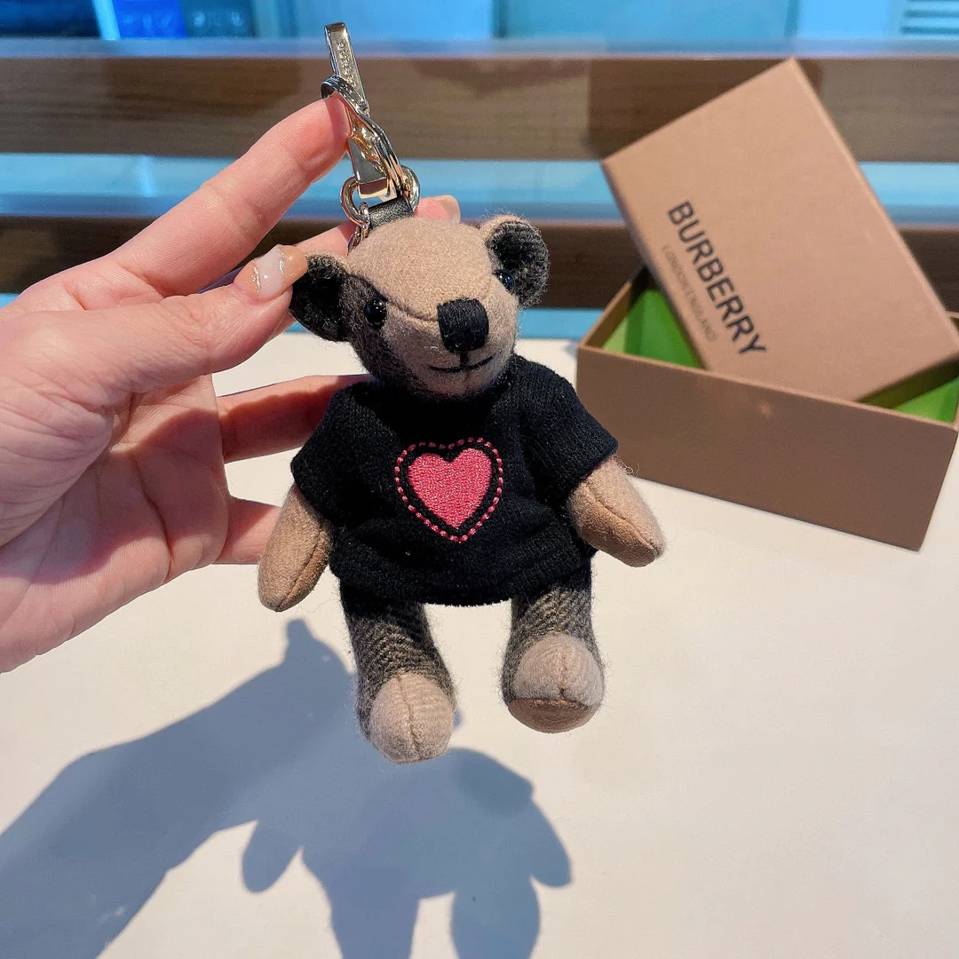 Брелок в виде медведя в форме сердца от Burberry - черный