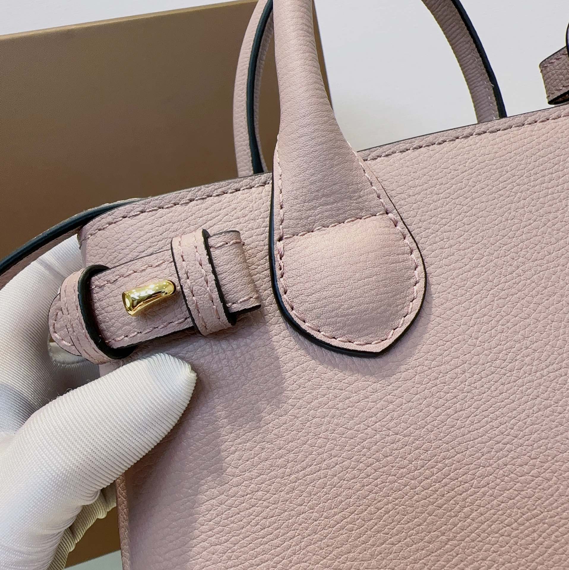 Сумка Burberry The Banner, 26 см, розовая.