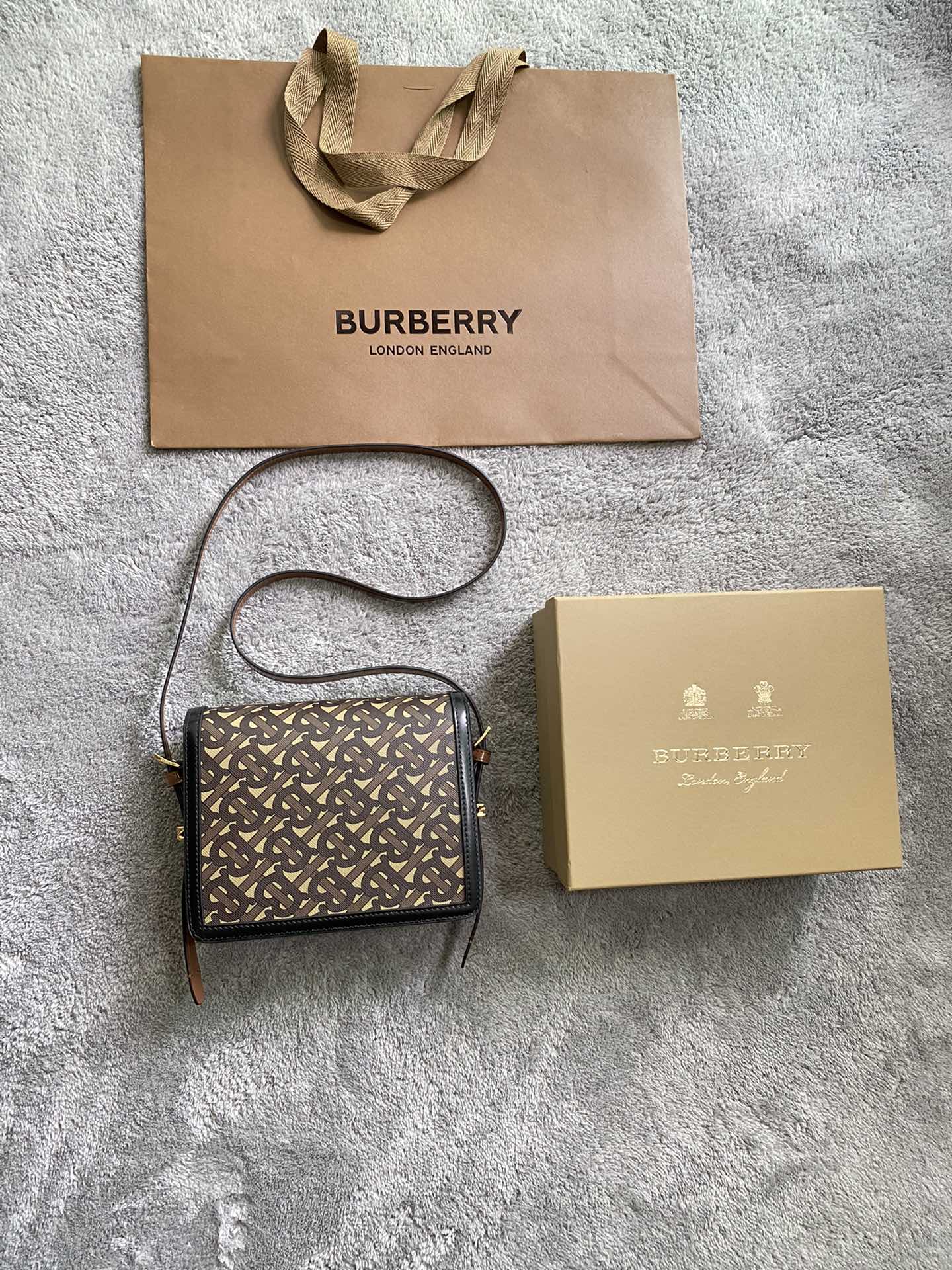 Сумка Burberry Grace через плечо