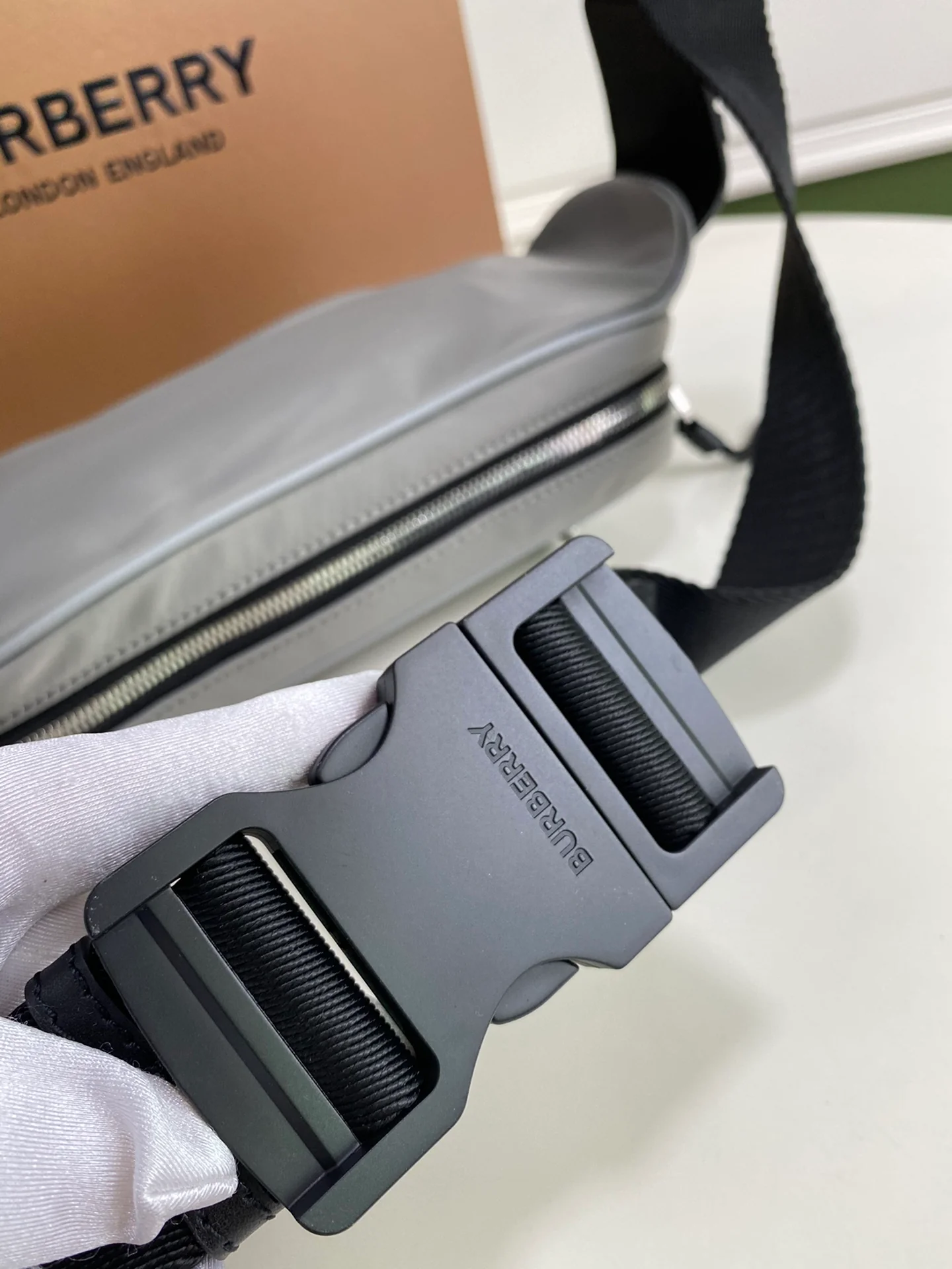 Поясная сумка Burberry Econyl - серая