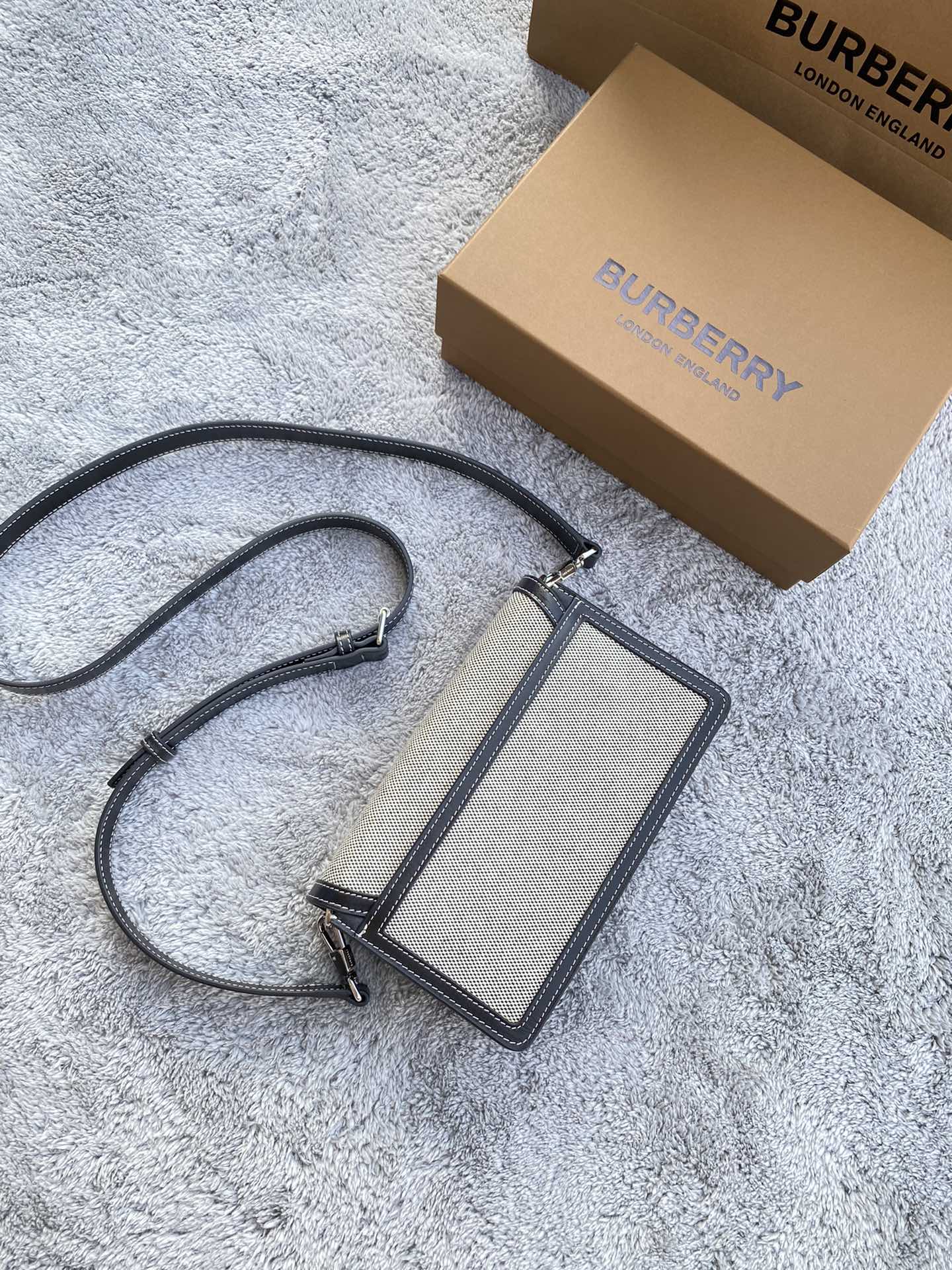 Burberry - Новейшая изысканная сумка через плечо