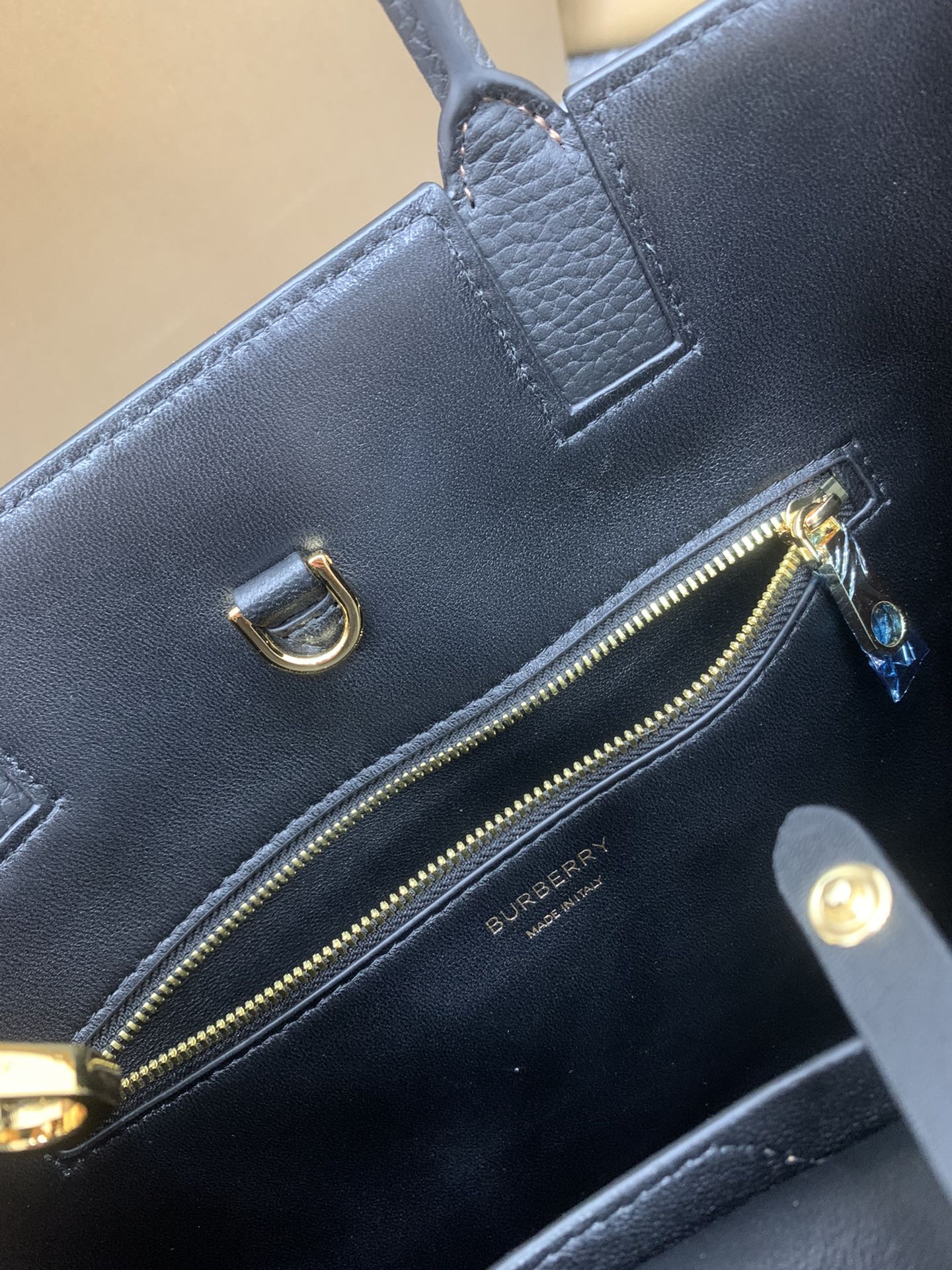 Сумка-тоут Burberry Frances из зернистой кожи - черная - 32 см