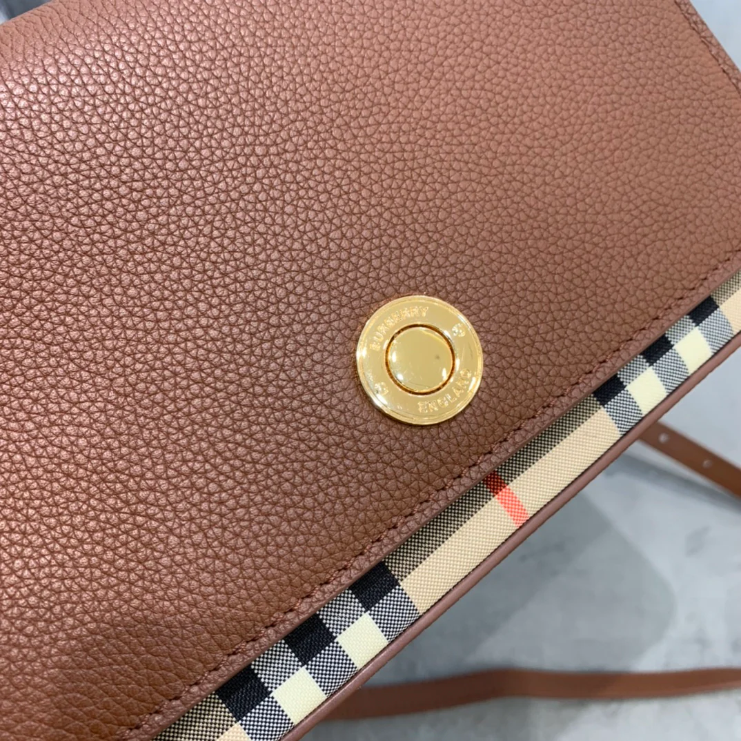 Burberry - сумка через плечо New Note - коричневая