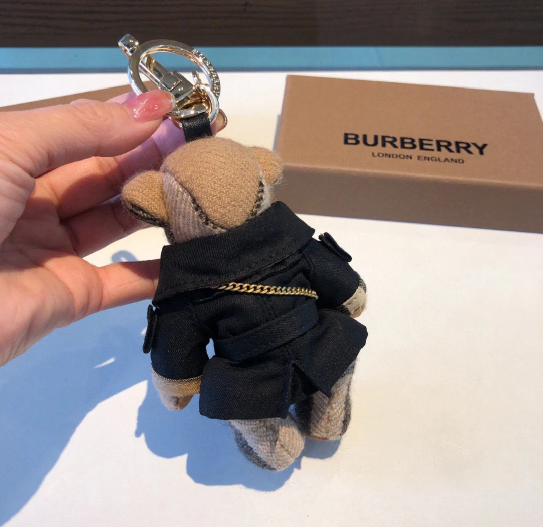 Burberry - Подвеска в виде медведя в виде тренча - Черная