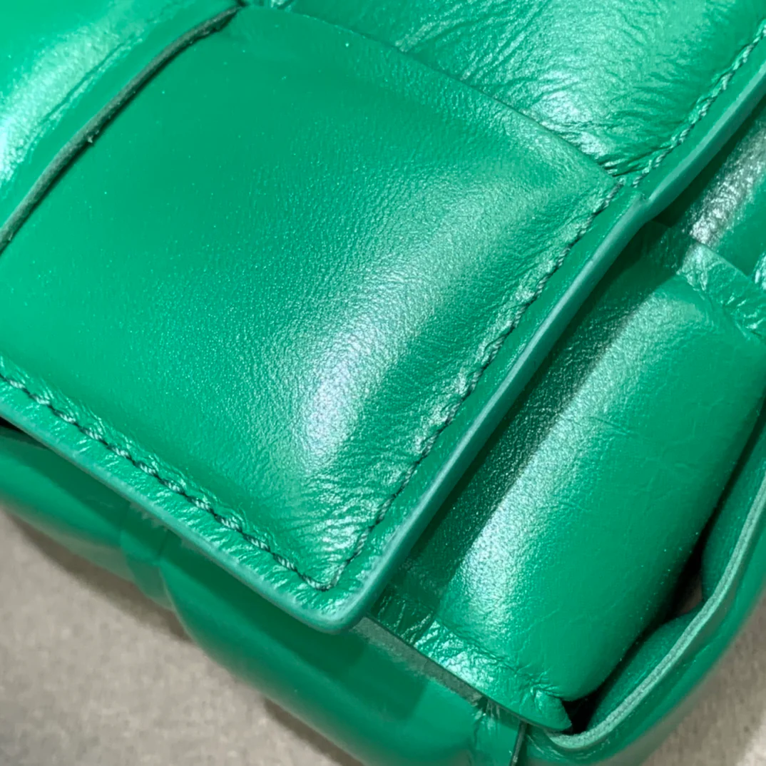 Сумка-мешок для кассет BV из плетеной кожи/подушка/телячья кожа/26x18x8 см/4