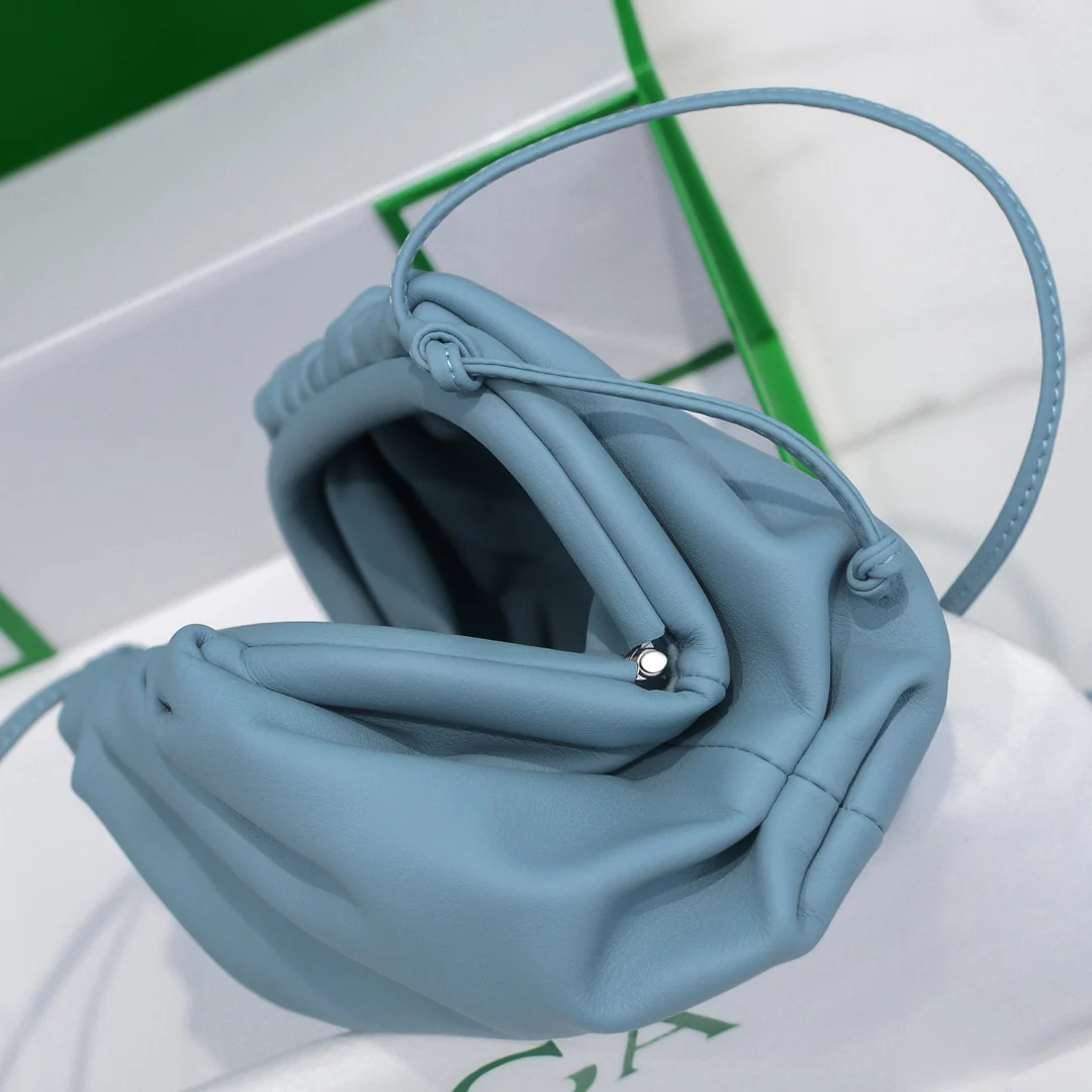 Сумка-чехол BV Cloud Bag Pouch Series - из гладкой телячьей кожи - 23x13x8 см - 2 шт.