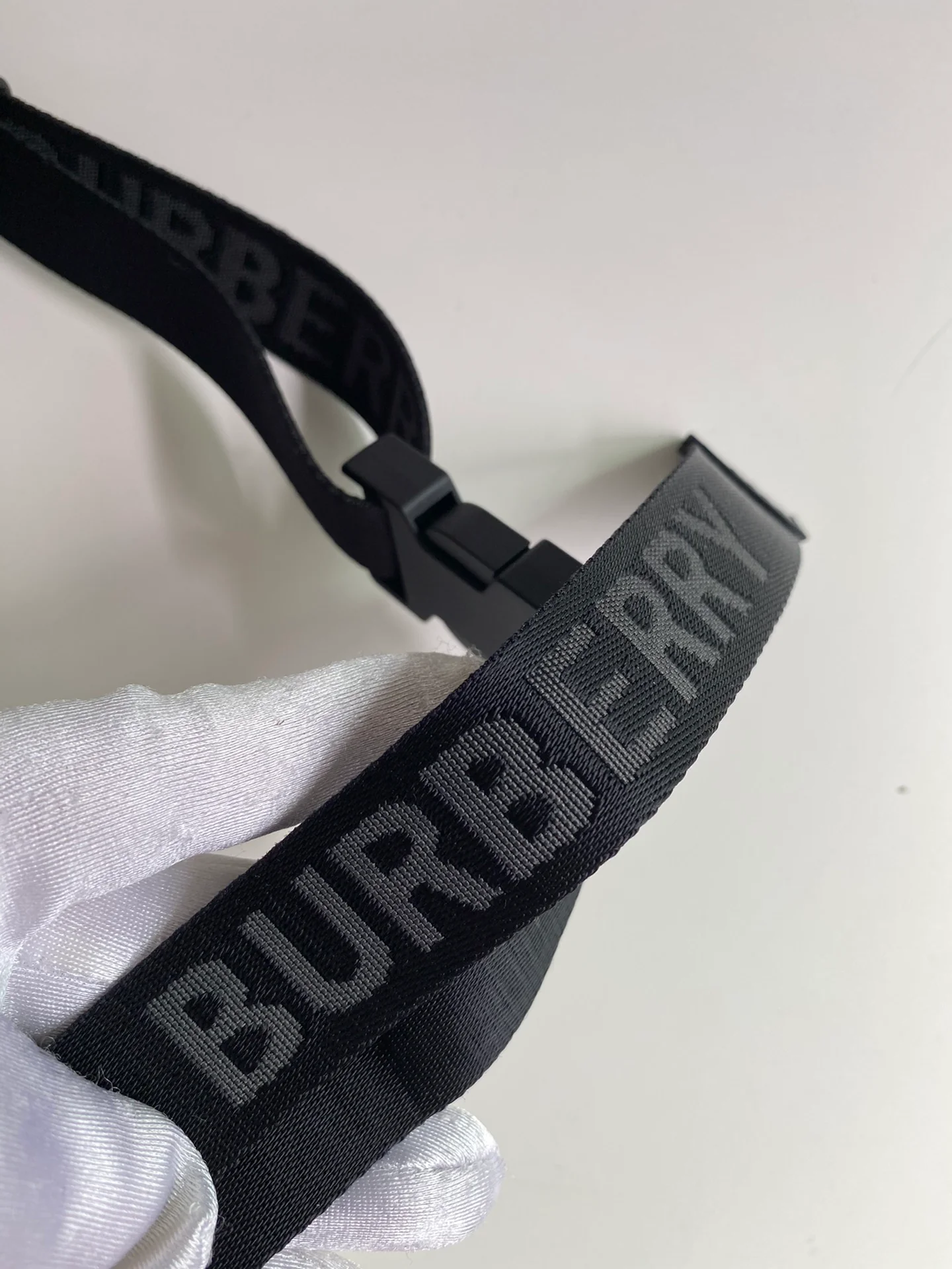 Поясная сумка Burberry в классическую клетку