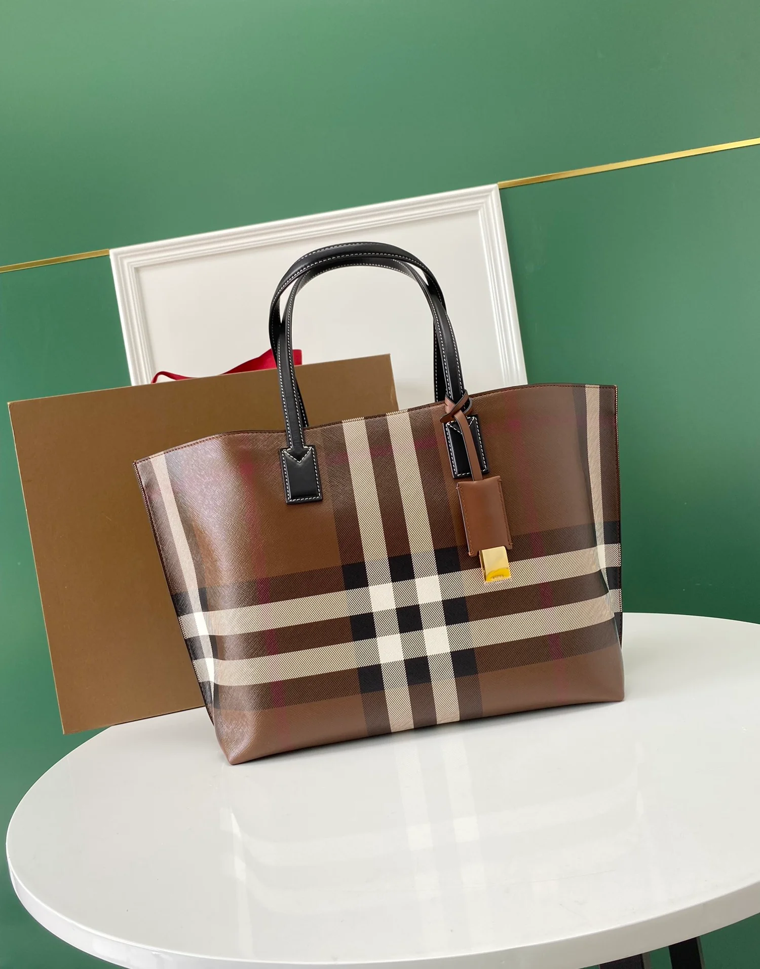 Сумка-тоут Burberry цвета березовой коричневой клетки