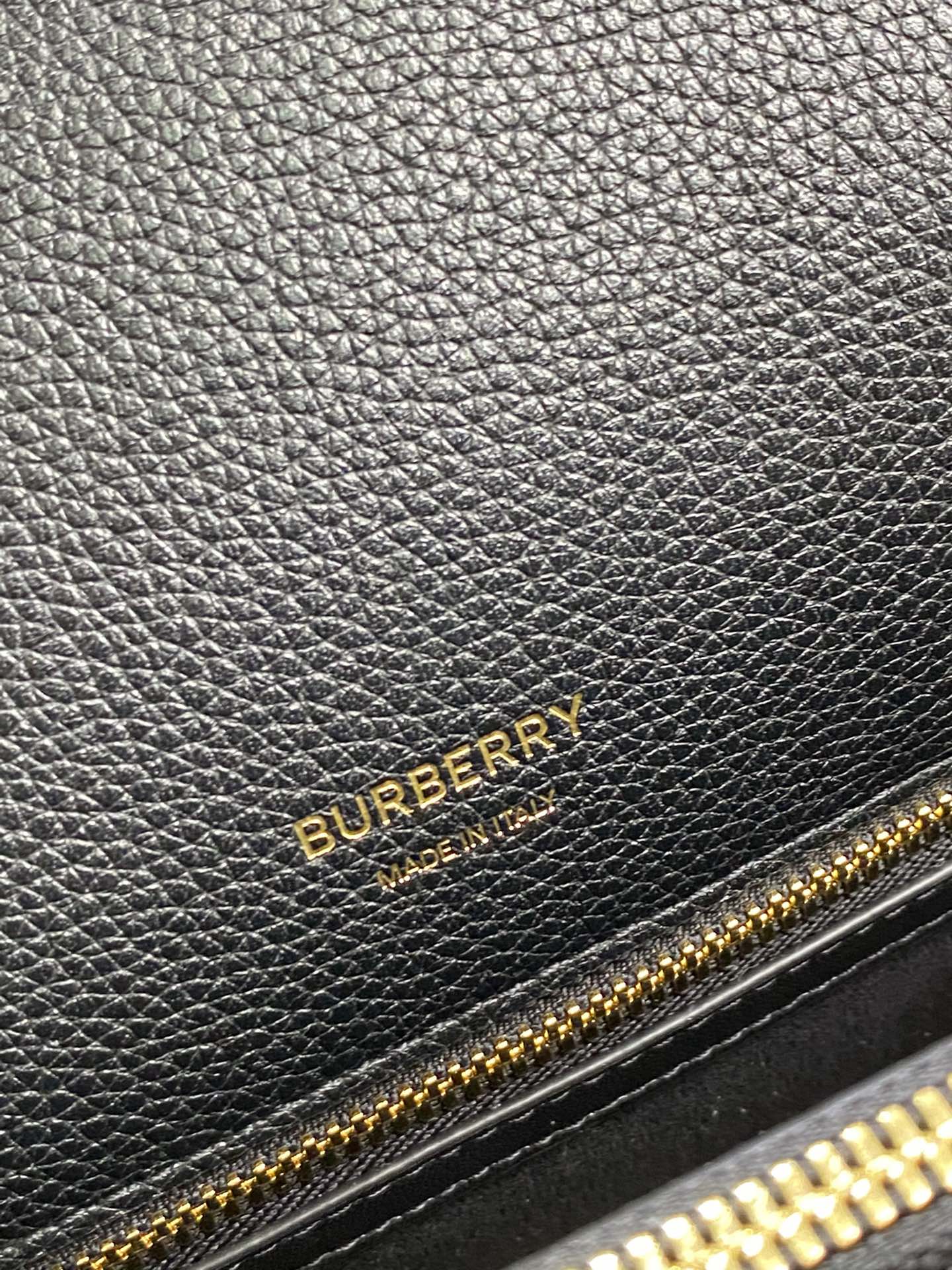 Burberry - Итальянская дубленая зернистая кожа - Title - Сумка Teller