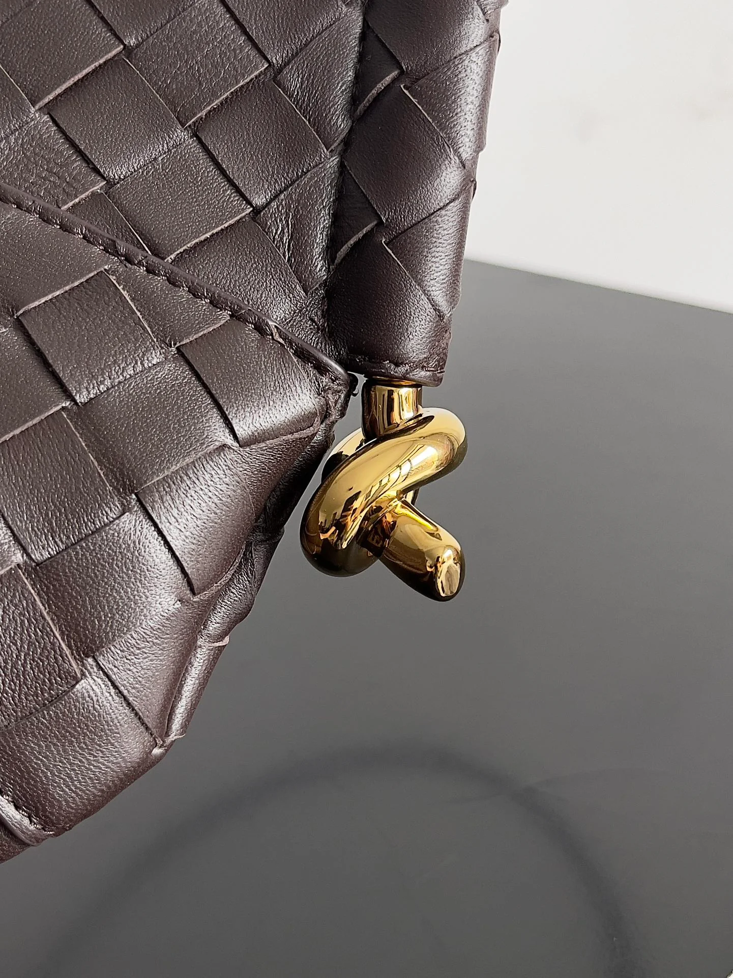 Сумка через плечо BV Mini Solstice - коричневая