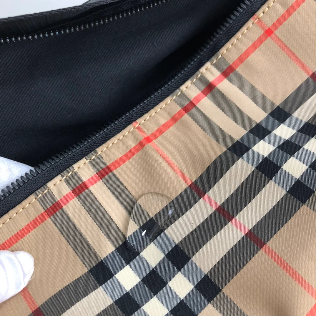 Поясная сумка Burberry Classic Check из нейлона