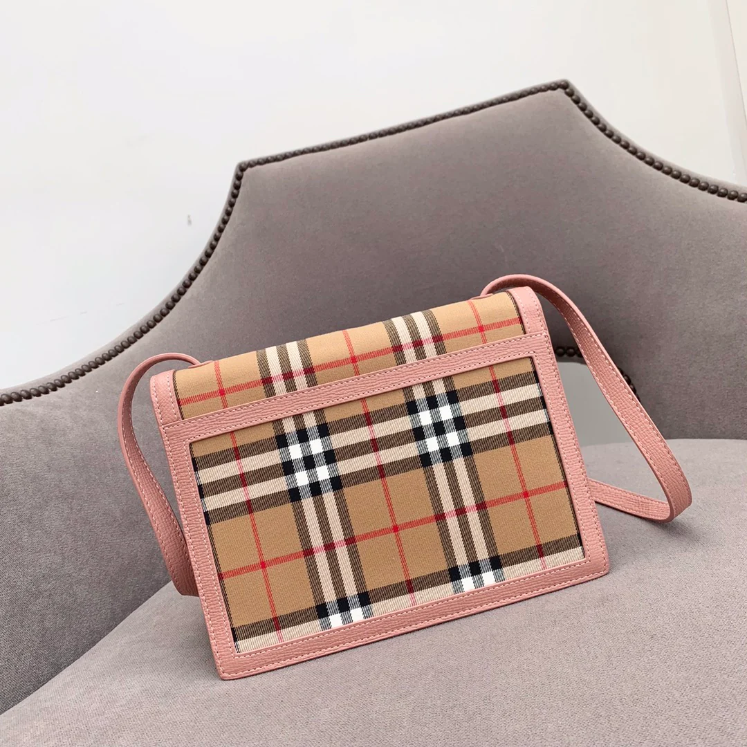 Новая винтажная клетчатая сумка через плечо Burberry 2022 года - розовая.