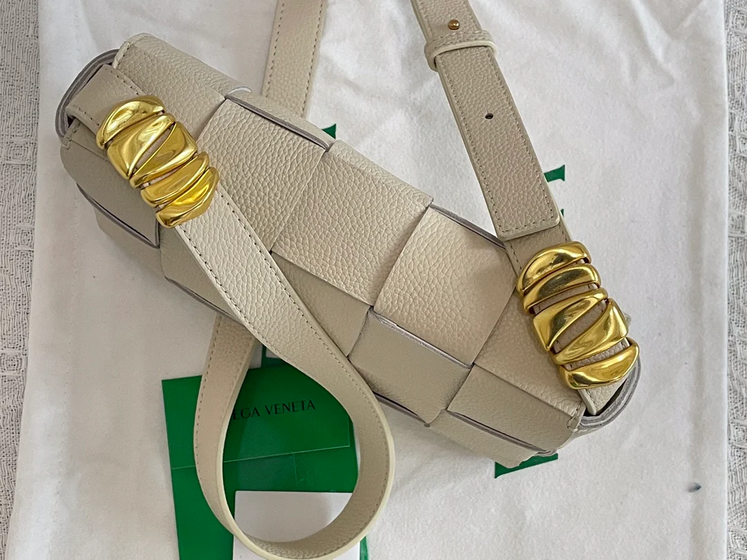 Сумка-переноска BV из зернистой кожи, 23х15х5 см.