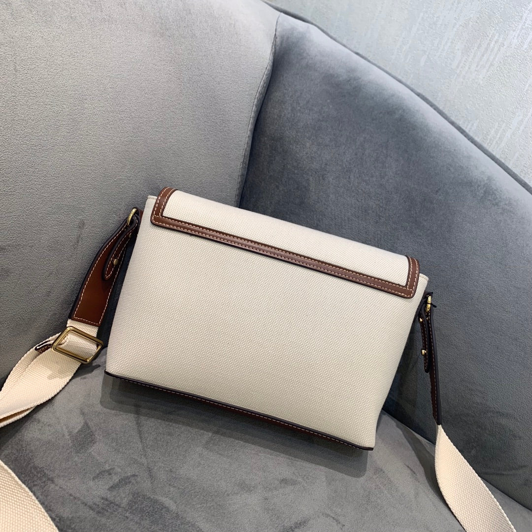 Сумка из канваса Burberry Early Spring New Note