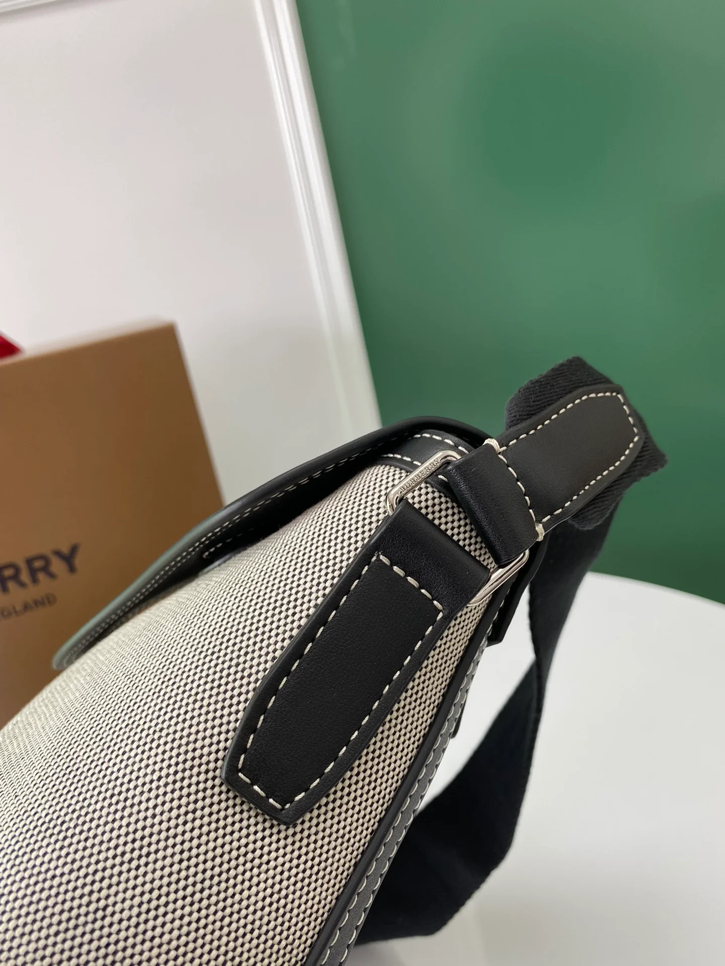 Новая сумка Burberry 2022 Pocket Bag - Postman