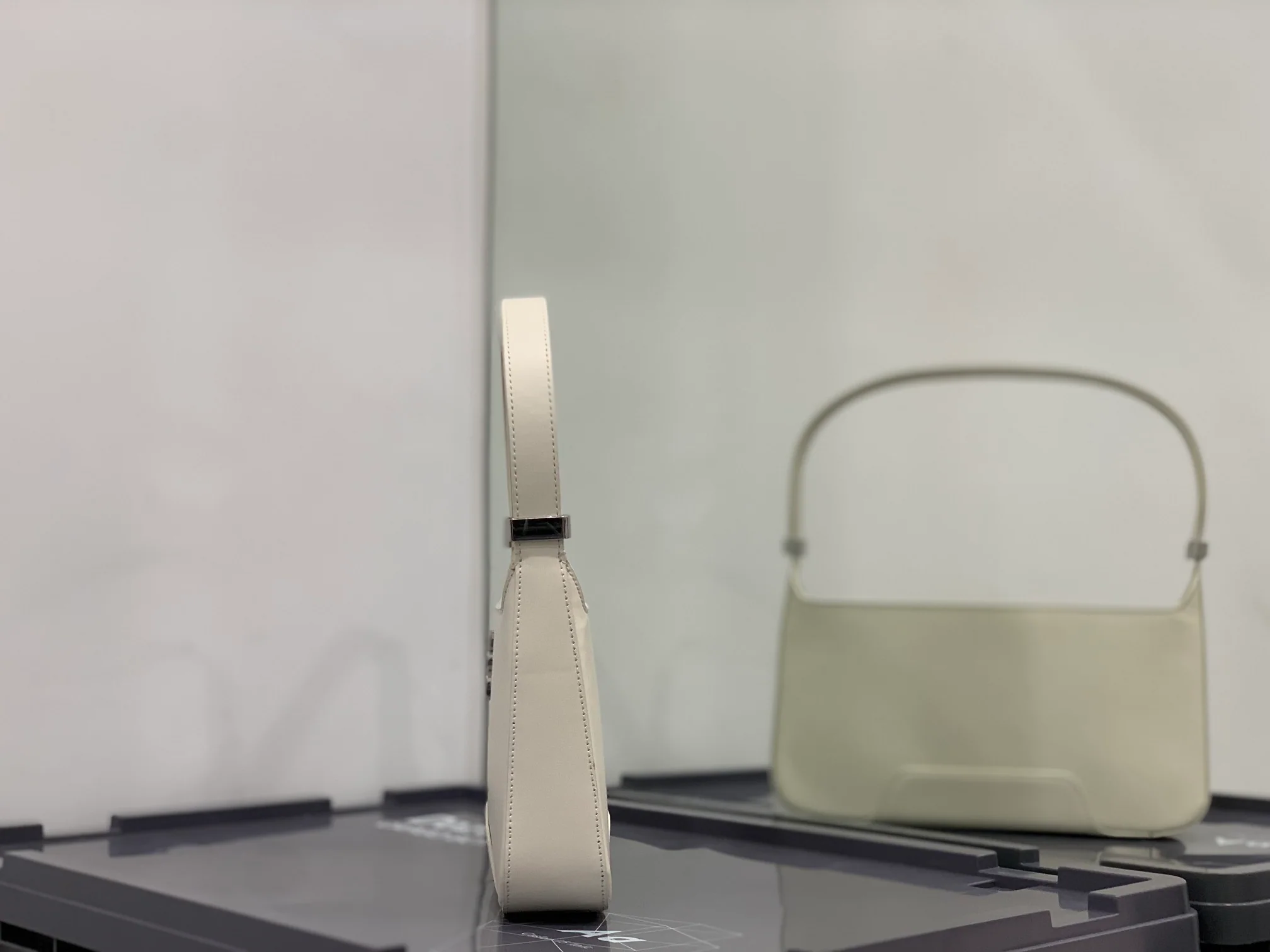 Новая сумка через плечо Burberry TB - белая.