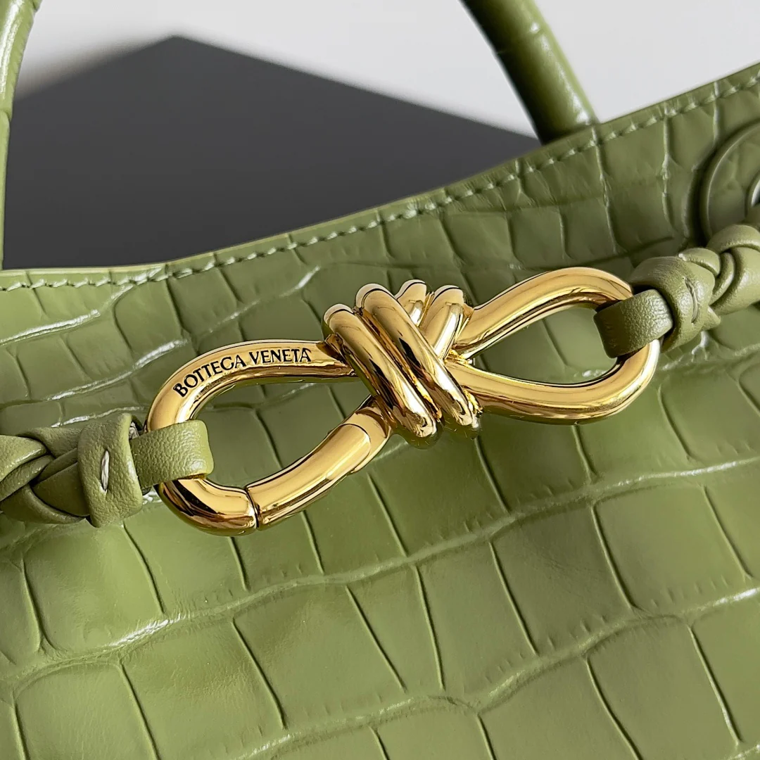 BV - Сумка Andiamo из крокодиловой кожи - зеленая