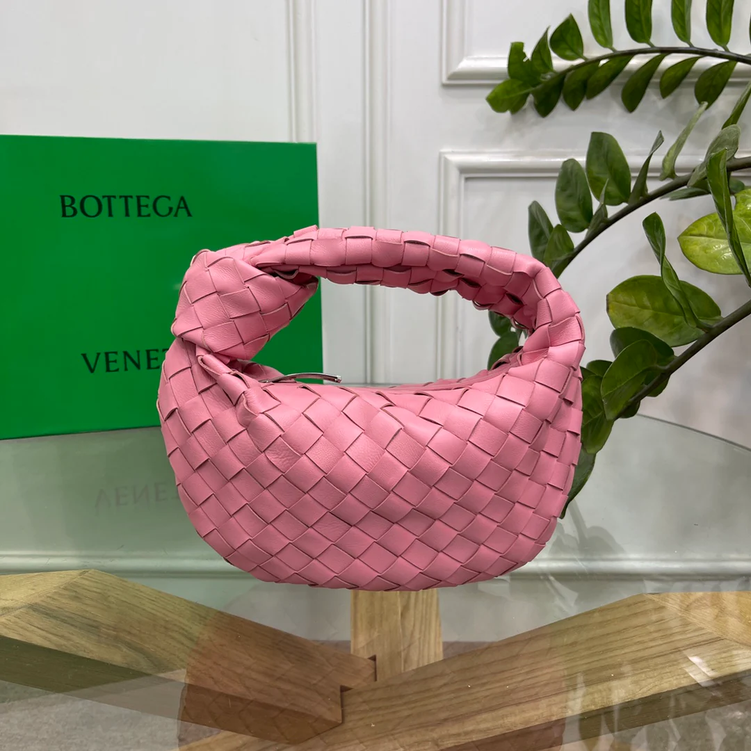 Плетеная круглая сумка-хобо BV Jodie с узлом - Размер 27x22x3 см - 1 шт.