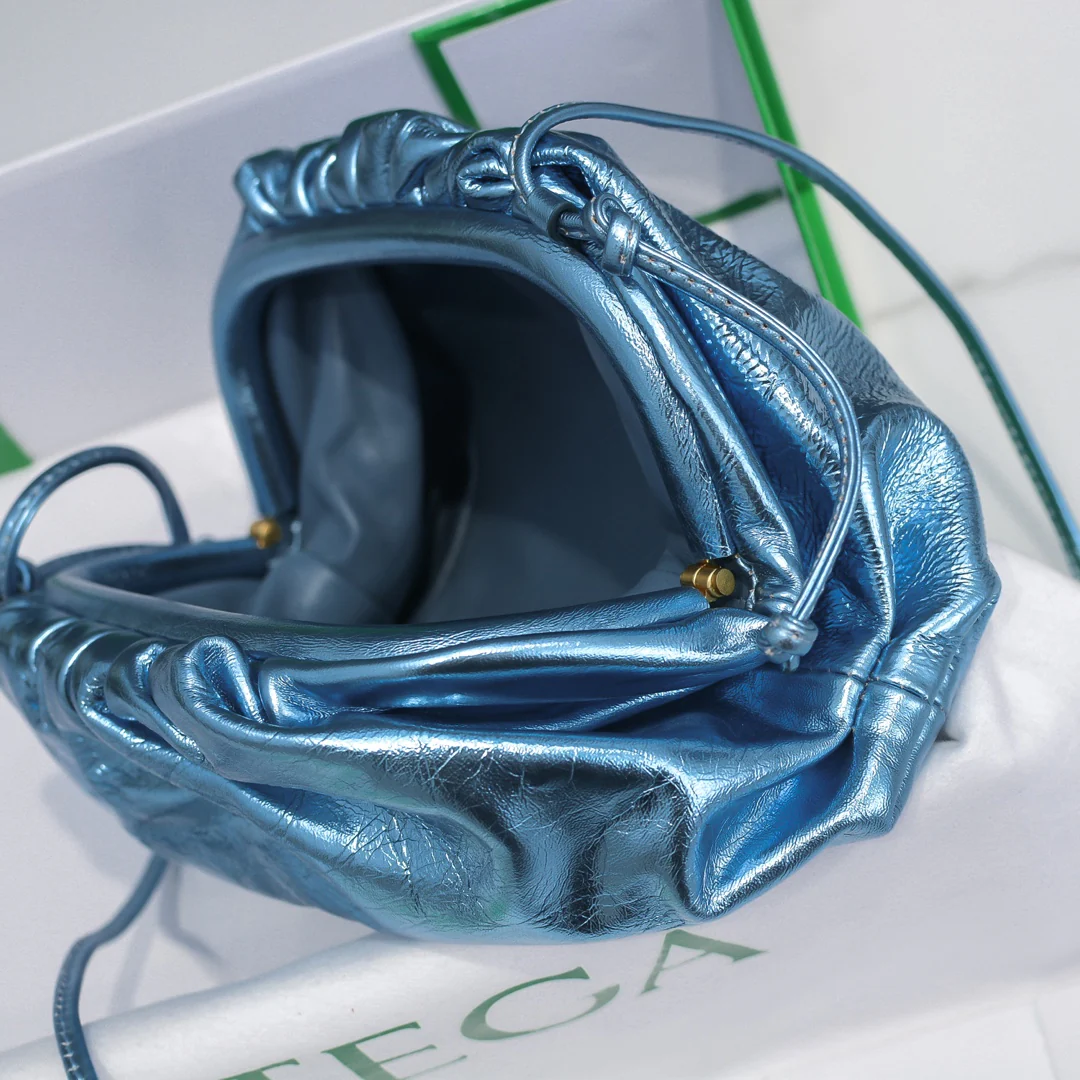 Сумка-чехол BV Cloud Bag Pouch Series - гладкая телячья кожа - 23x13x8 см - 4 шт.