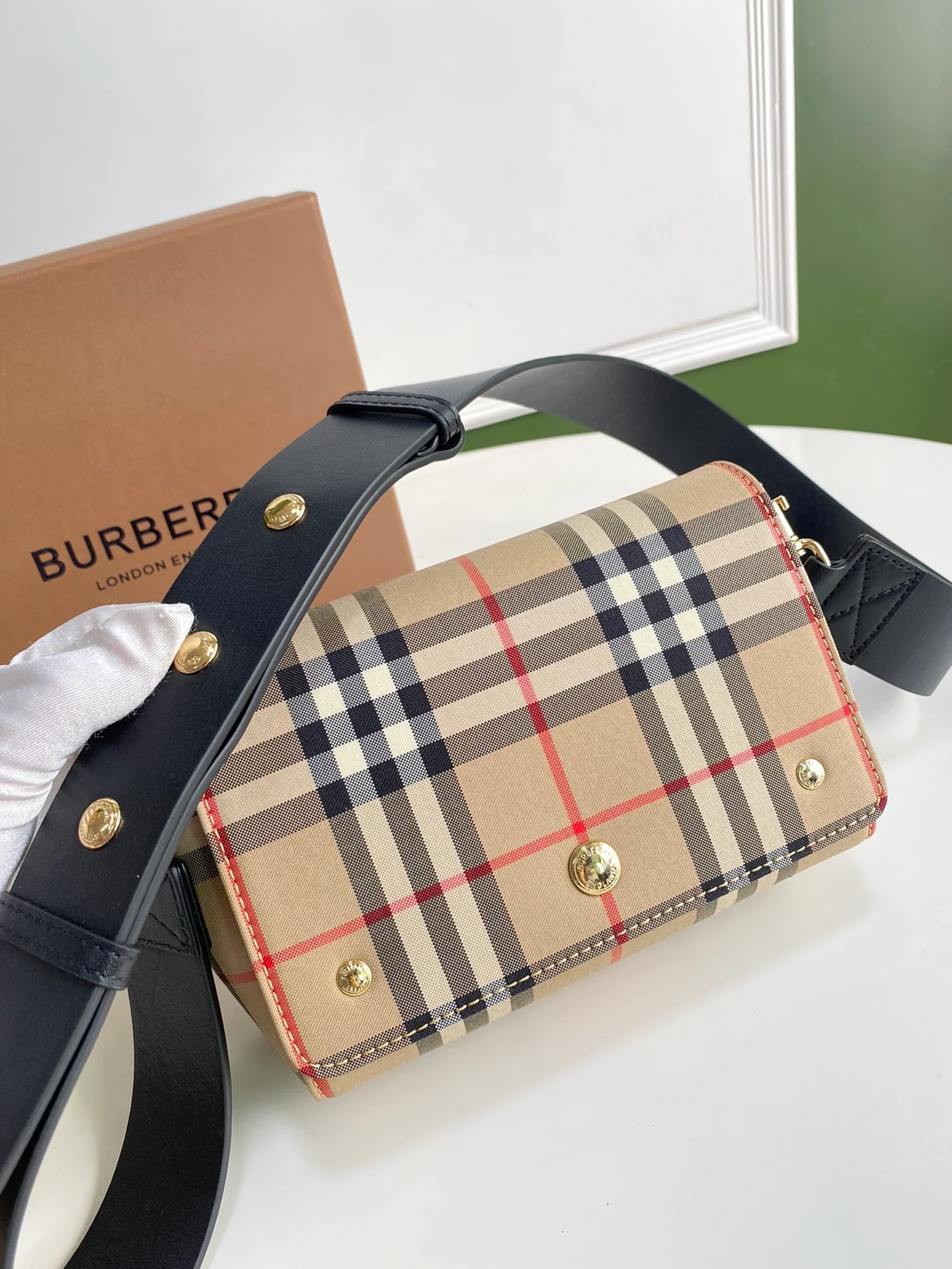 Сумка через плечо Burberry в винтажный клетчатый узор из кожи - 1 шт.
