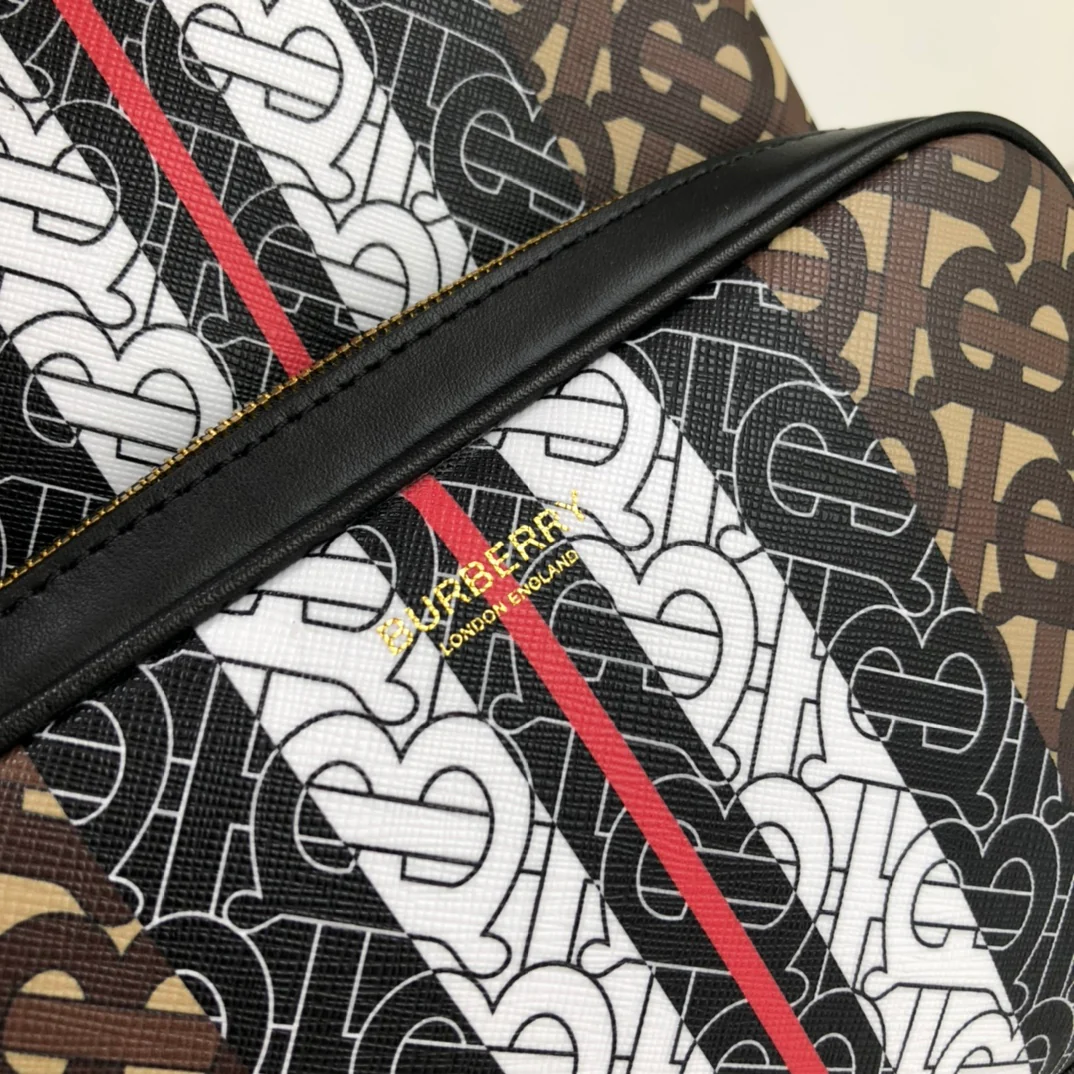 Burberry - Новый рюкзак с надписями по всей поверхности