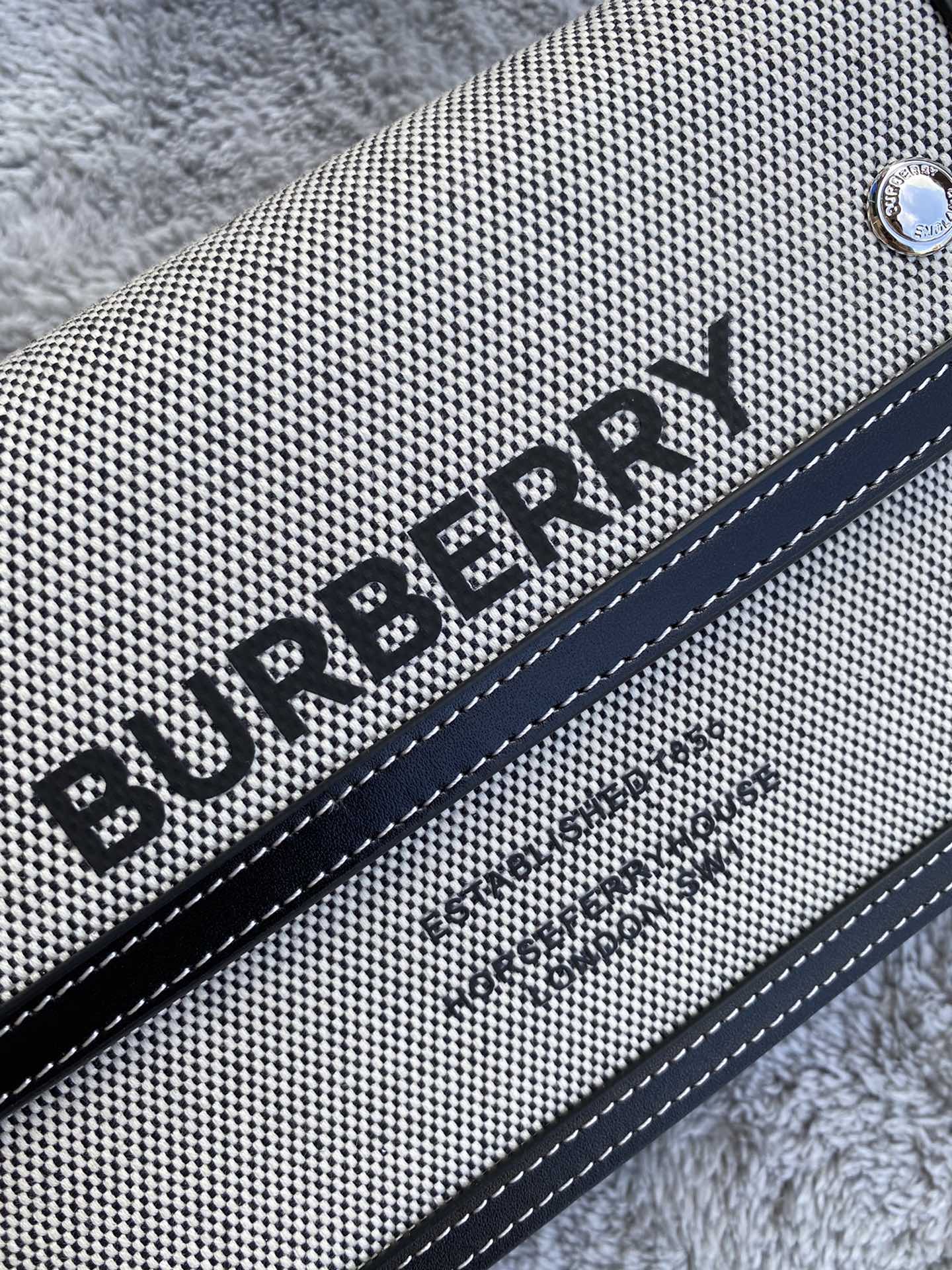 Burberry - Новейшая изысканная сумка через плечо