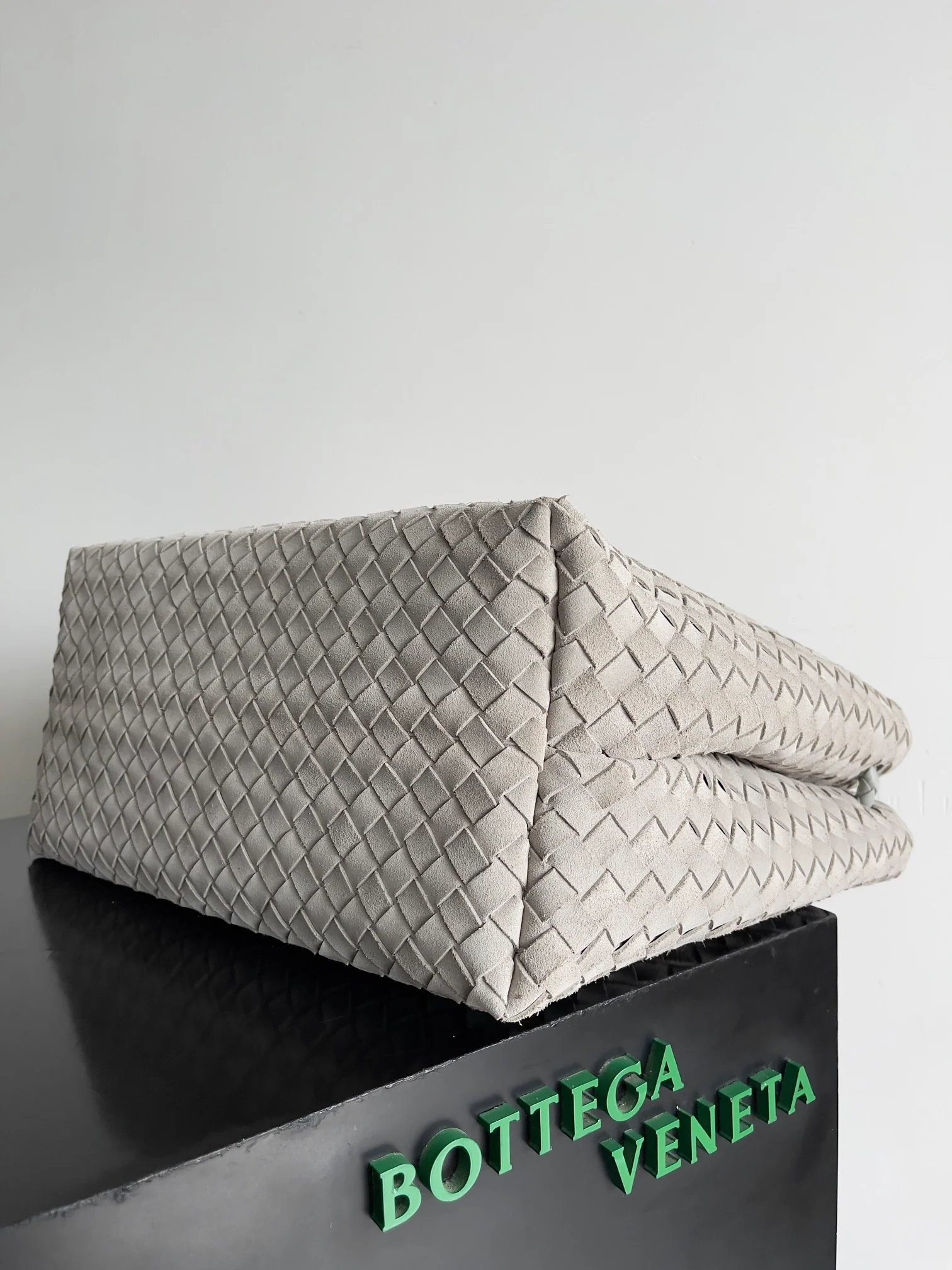 Замшевая сумка BV-andiamo — большая — серая