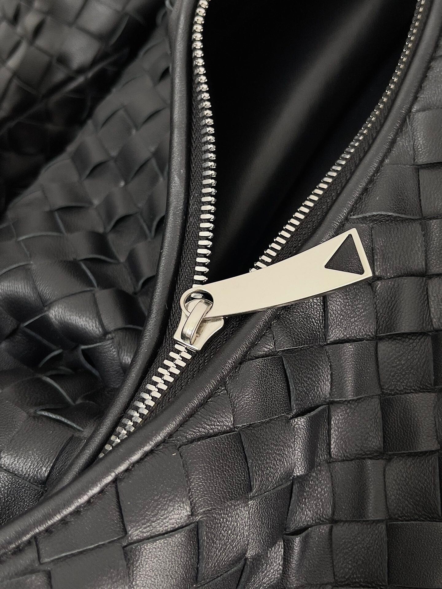 Сумка через плечо BV из замши - Очень большая - Черная