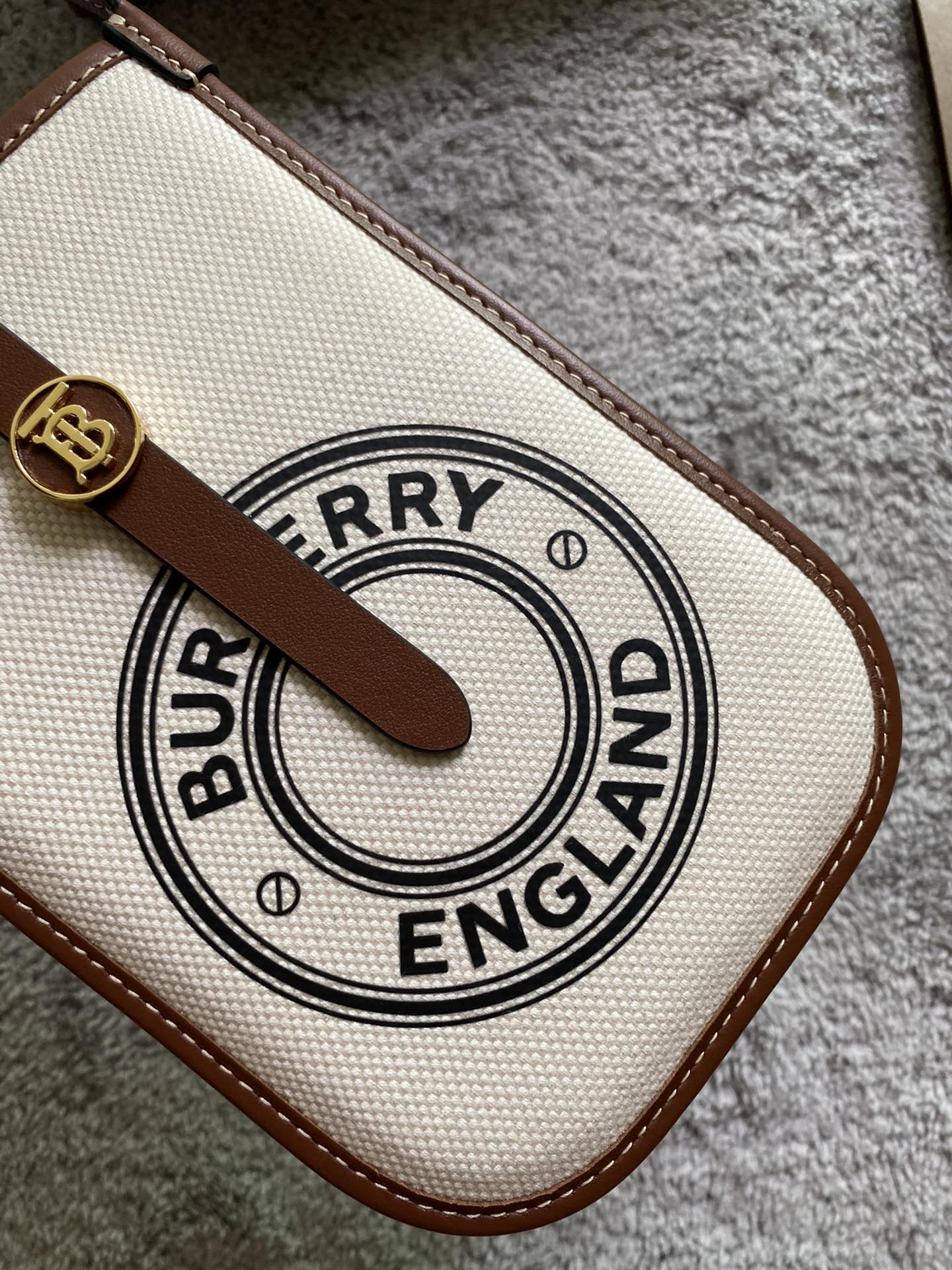 Сумка для телефона Burberry с буквами из холста