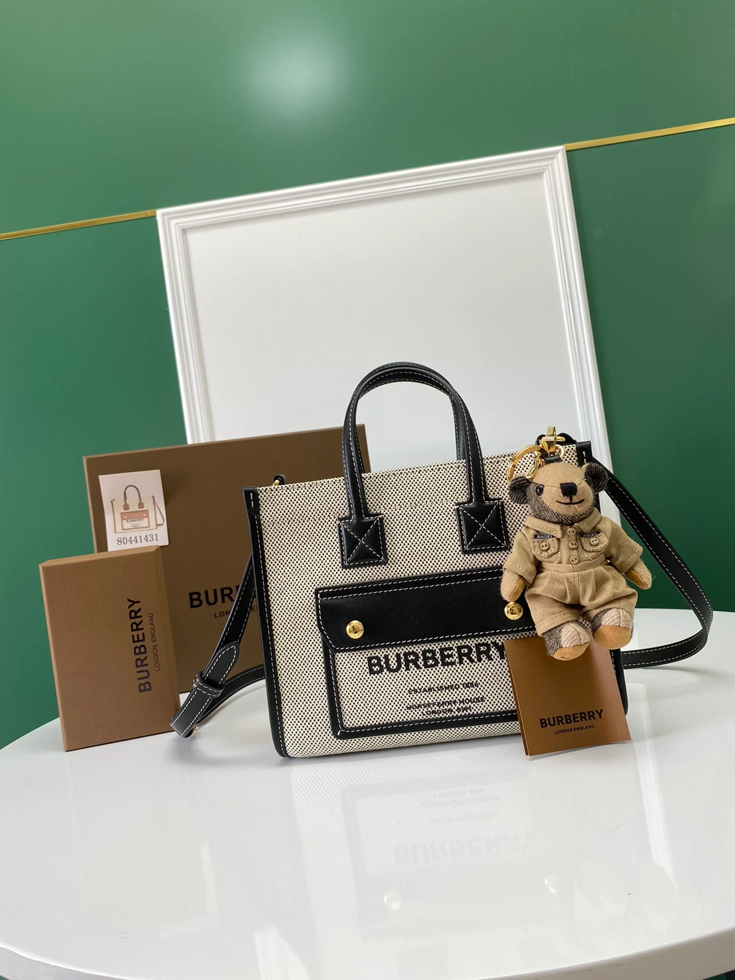 Сумка Burberry Freya - черная