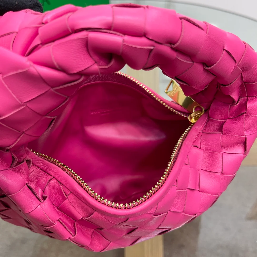 Плетеная круглая сумка-хобо BV Jodie с узлом - Размер 27x22x3 см - 4 шт.