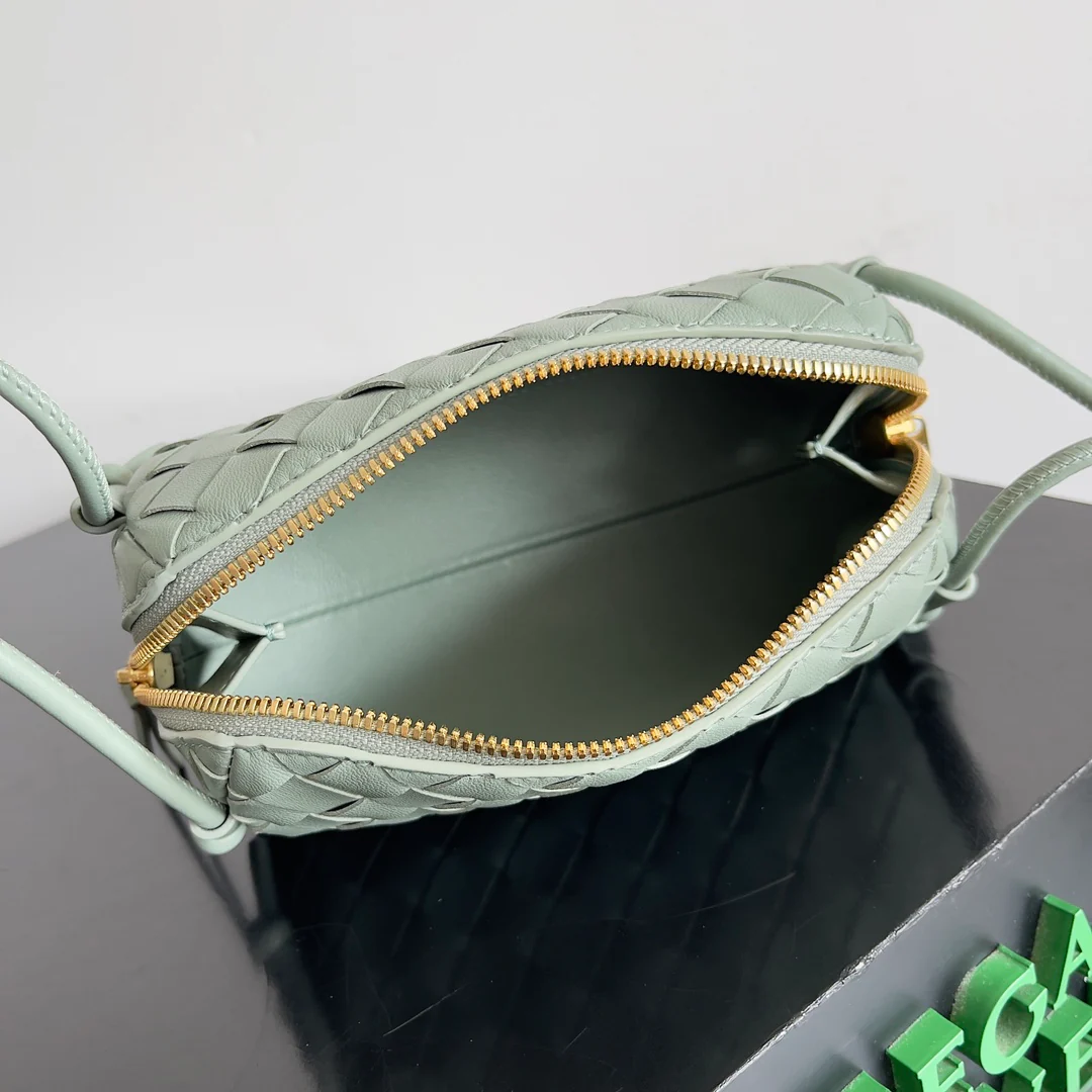 Сумка-мессенджер BV Concert Pouch Crossbody Bag - зеленая.