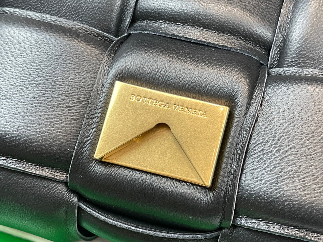 Плетеная сумка BV в виде кассеты, квадратная сумка на цепочке, из овечьей кожи, 27х10х18 см.